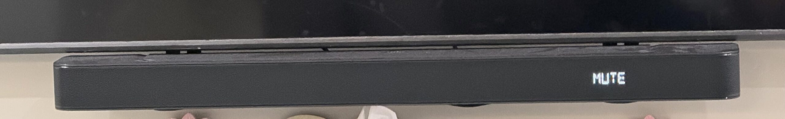 JBL Bar 300: 5.0-Channel Compact All-in-one soundbar with MultiBeam and Dolby Atmos, Black customer photo 1