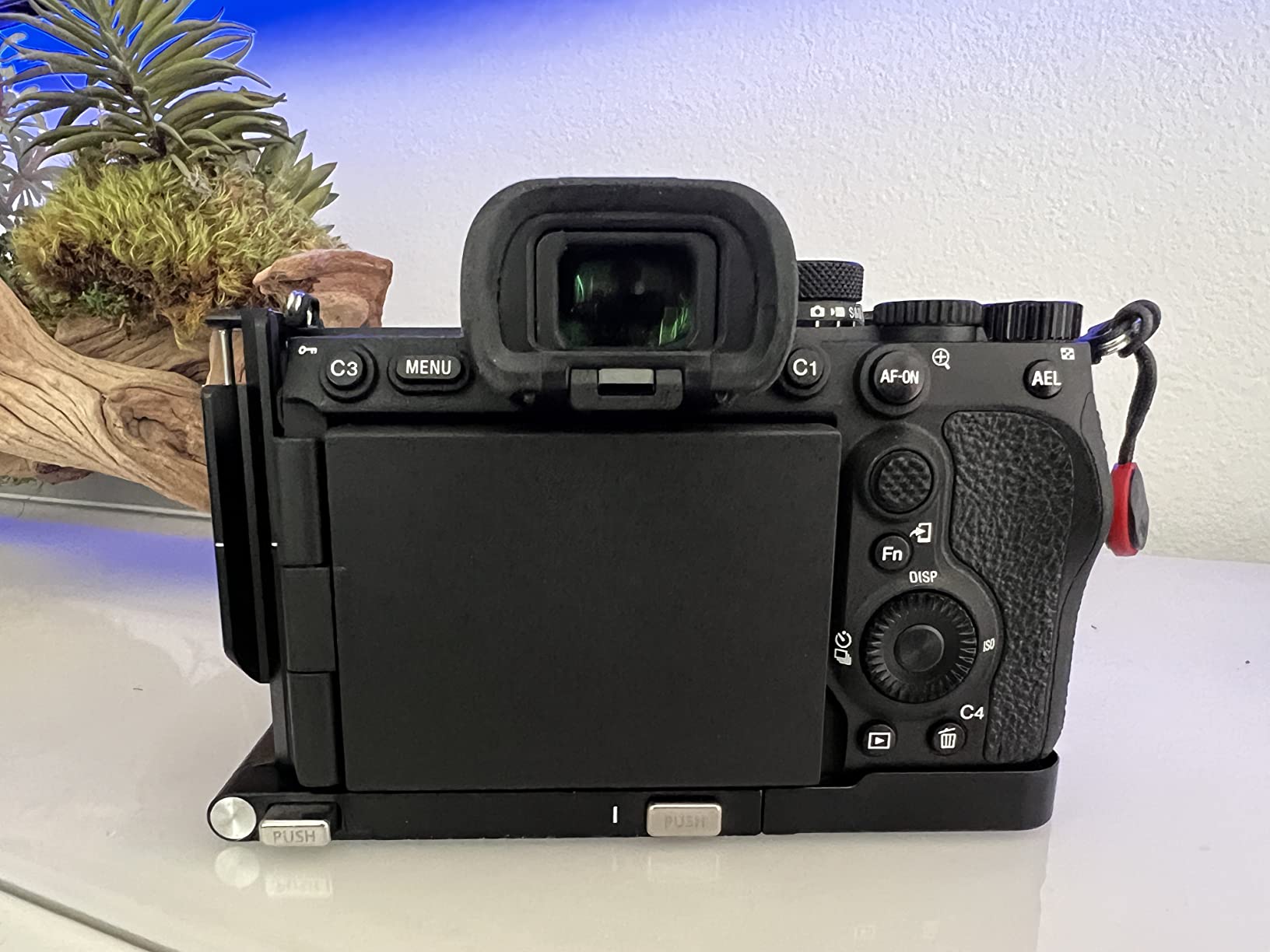 Foldable L-Bracket for Sony Alpha 7 V/Alpha 7R V/Alpha 7 IV/Alpha 7S III, Foldable Side Plate for Arca, Quick Switch Between Horizontal and Vertical Shooting - 3984 customer photo 2