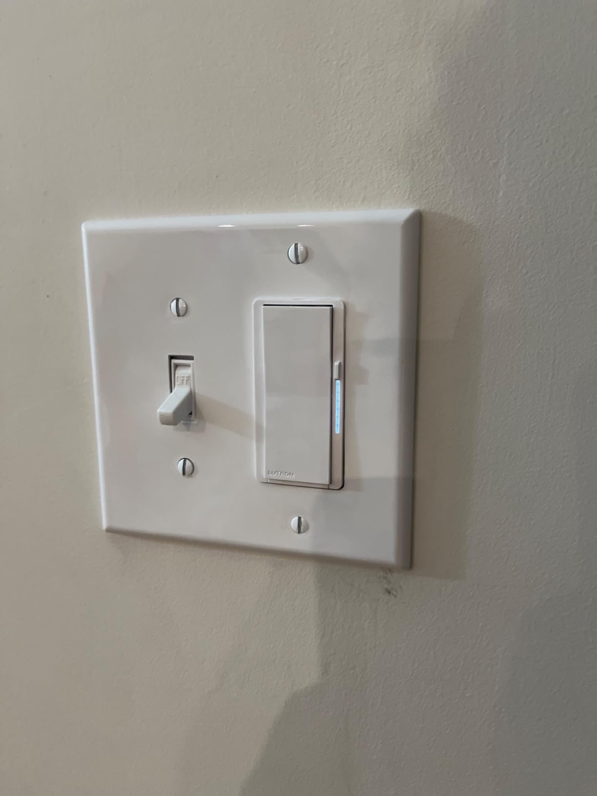 Diva Smart Dimmer Switch Kit for Caseta Lighting w/ Hub, Pico Remote & Pedestal, Smart Dimmer Works with Apple Home, Ring, Google Home, 3 Way, DVRF-BDG-1DP-A customer photo 1