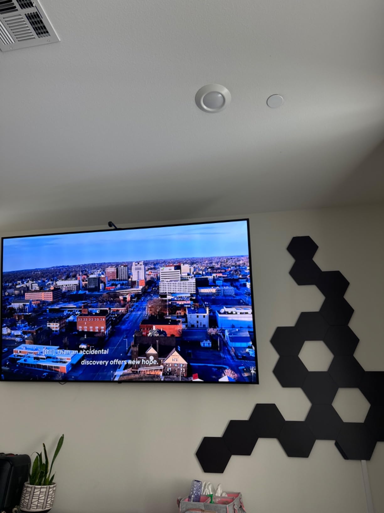 Nanoleaf Shapes Black Triangle LED Wall Lights, Smart RGBW Gaming Lights for Room & Modern Decor, 16M+ Colors with Music Sync, Works with Alexa & Google Assistant, DIY Wall Art (9-Pack Smarter Kit) customer photo 1