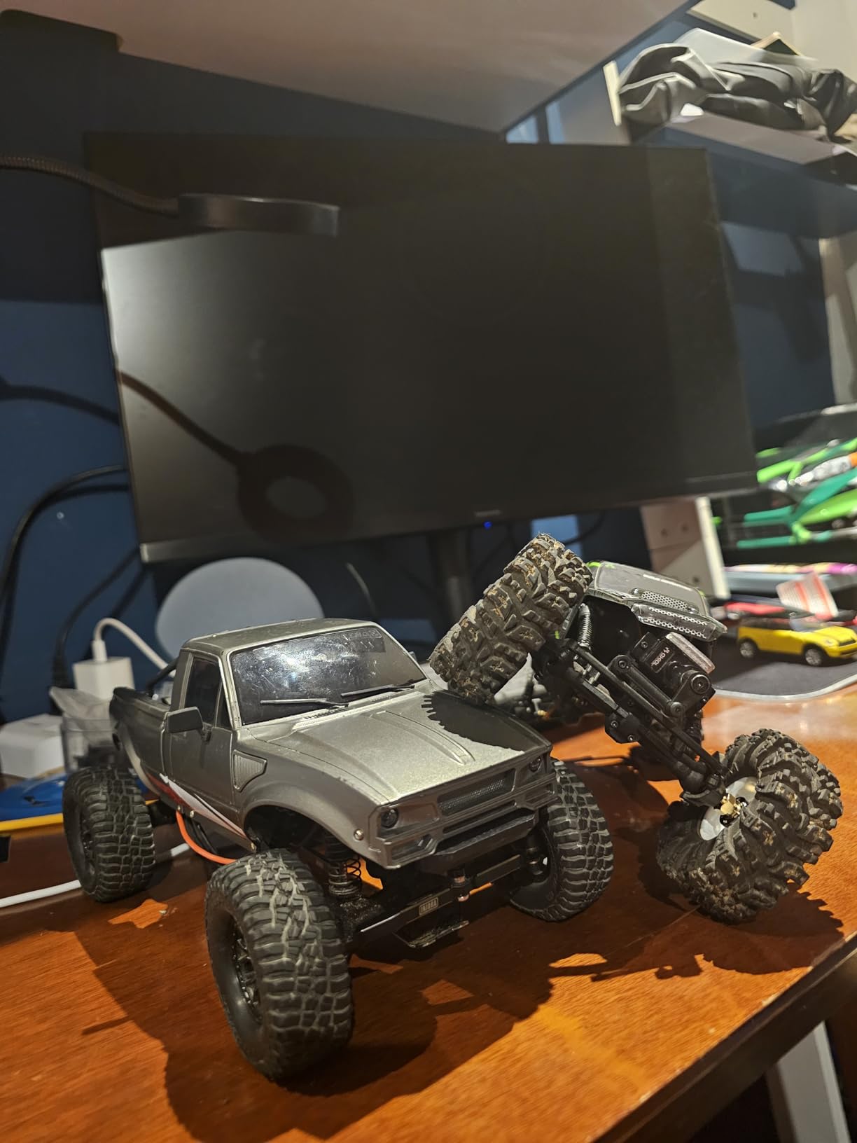 Axial RC Truck 1/24 AX24 XC-1 4WS Crawler Brushed RTR (Includes Everything Needed No Other purchases Required), Green, AXI00003T1 customer photo 2