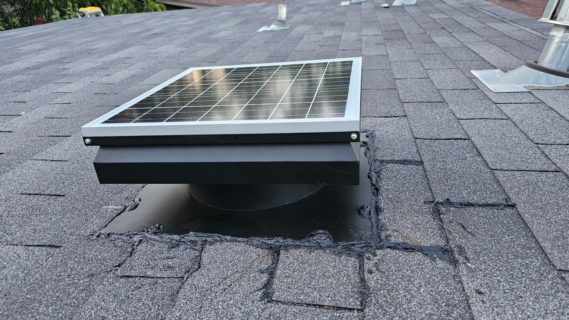 DC HOUSE 32 Watt Solar Attic Fan Solar Powered Roof Exhaust Fan Up to 3000 Sq Ft, 2500 CFM Metal Shell Solar Vent Hail and Weather Resistance customer photo 2
