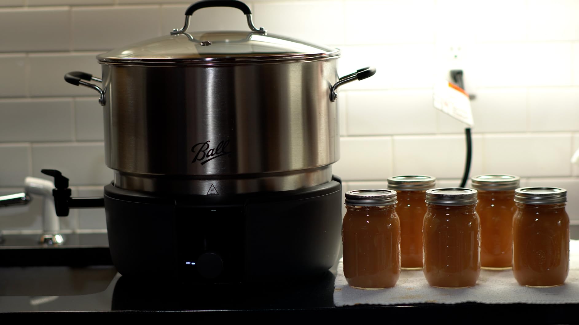 Ball EasyCanner Electric Water Bath Canner, 21-Quart Capacity, Automated Heating, Multicooker & Steamer Functionality customer photo 1