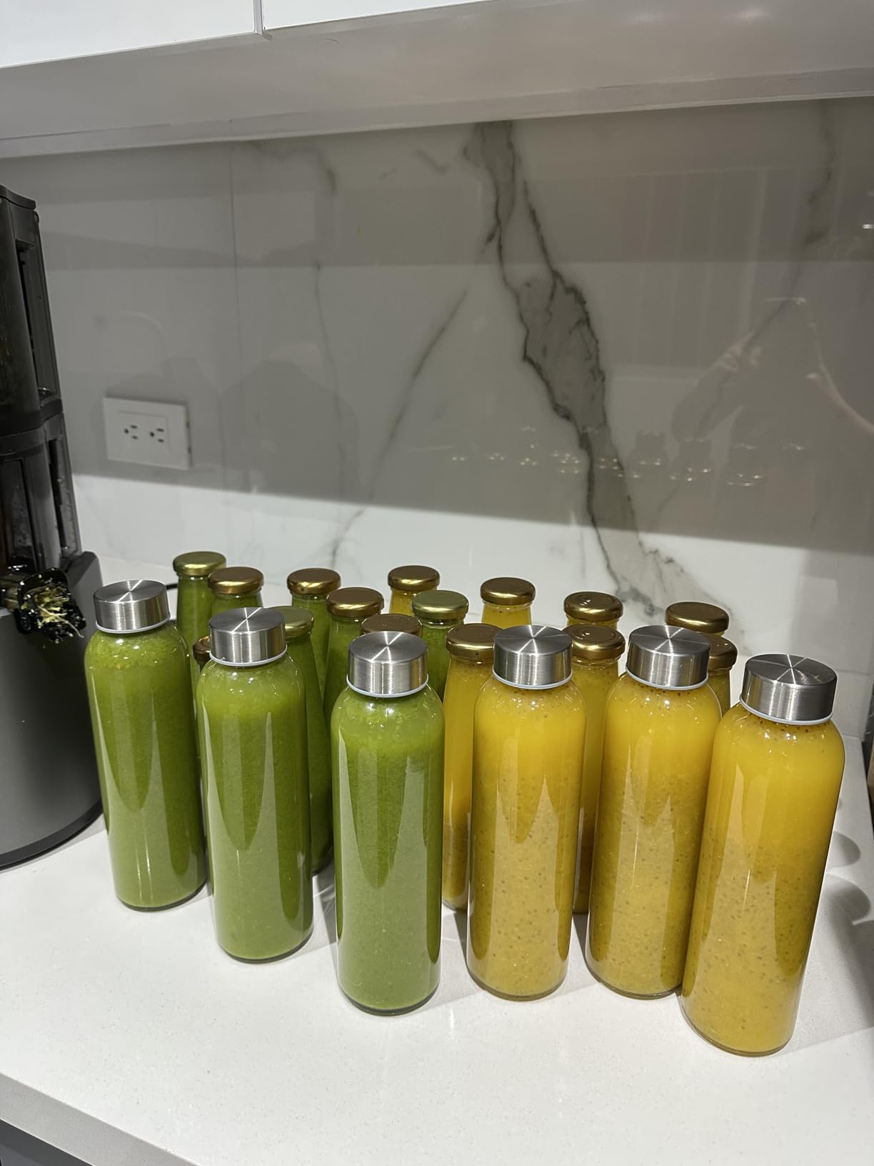 Omega Cold Press Juicer - Hands Free Vegetable and Fruit Masticating Juicer Machine with 68-oz. capacity, Extra Large Hopper for No-Prep and Whole Recipe Batch Juicing, Easy Clean, 150-Watts, Gray customer photo 1