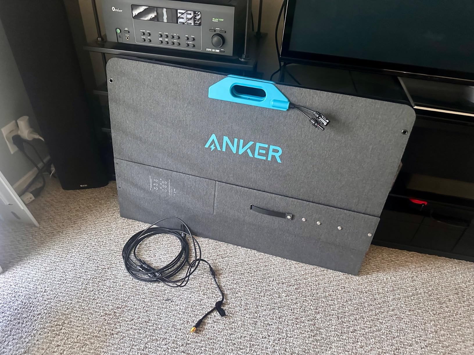 Anker SOLIX PS400 Solar Panel with Adjustable Kickstand, 400W Foldable Portable Solar Charger, IP67 Waterproof, Smart Sunlight Alignment, for Camping, RVs, and Blackouts customer photo 2