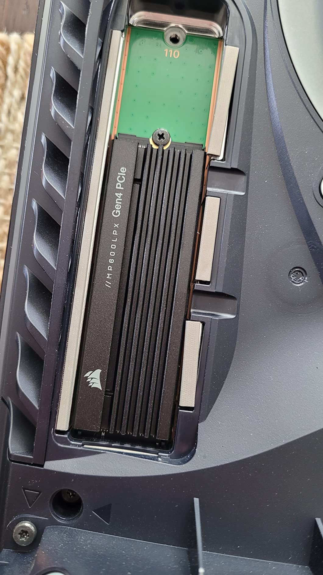 Corsair MP600 PRO LPX 4TB M.2 NVMe PCIe x4 Gen4 SSD - Optimised for PS5 (Up to 7,100MB/sec Sequential Read & 6,800MB/sec Sequential Write Speeds, High-Speed Interface, Compact Form Factor) customer photo 1