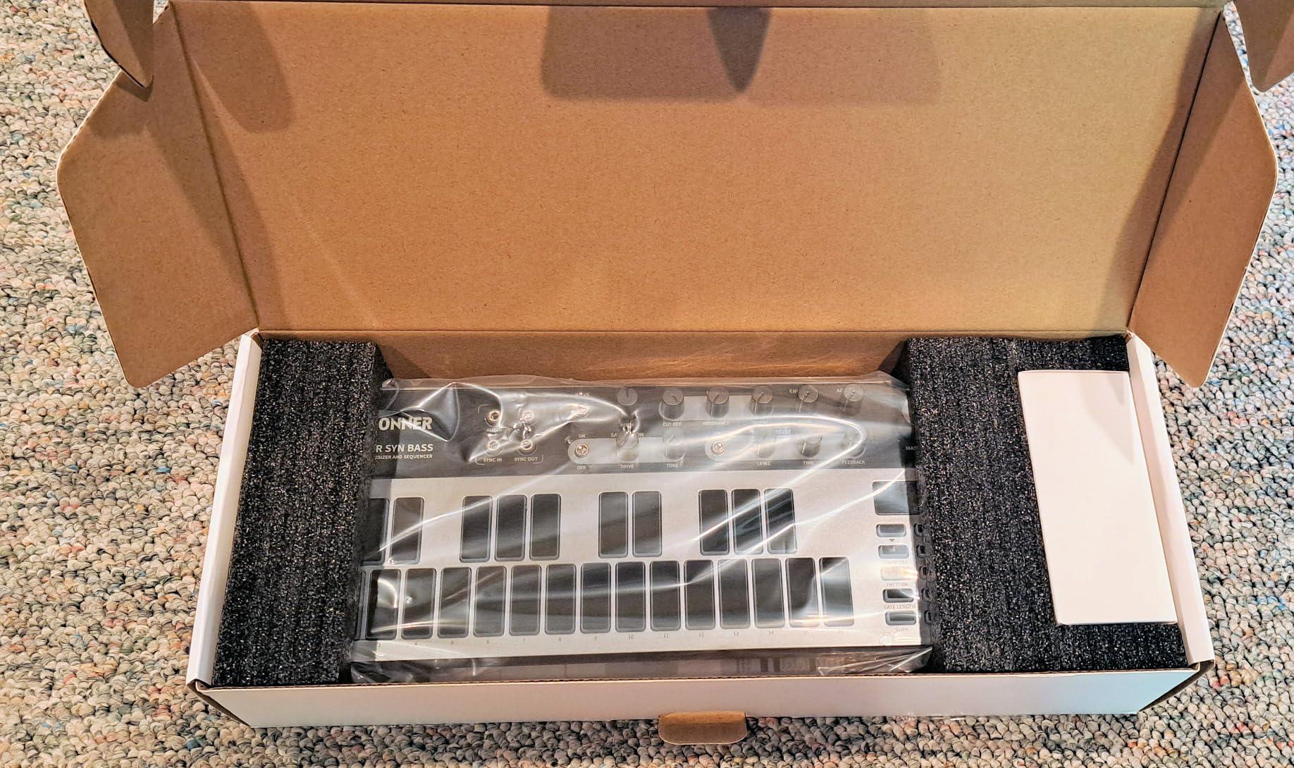 Analog Bass Synthesizer and Sequencer, Donner Essential B1 with Intuitive User Interface, 128 Patterns Memory, Saturation & Delay Effects, Make for Classic Acid Sound customer photo 2