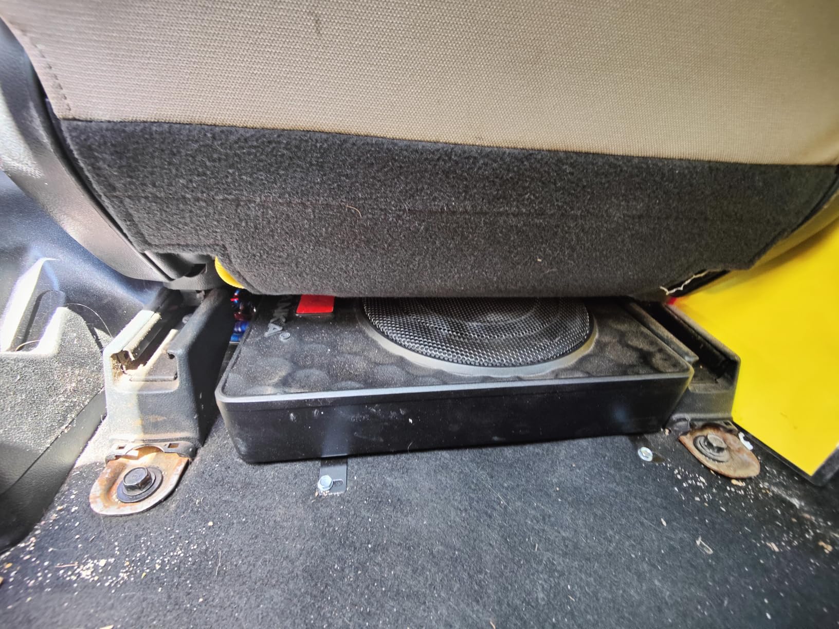 H YANKA SODA-08ASW 400W 8 Inch Compact Underseat Car Subwoofer with Built-in Amp, Slim Powered Subwoofer for Car/Truck/Jeep Audio customer photo 1