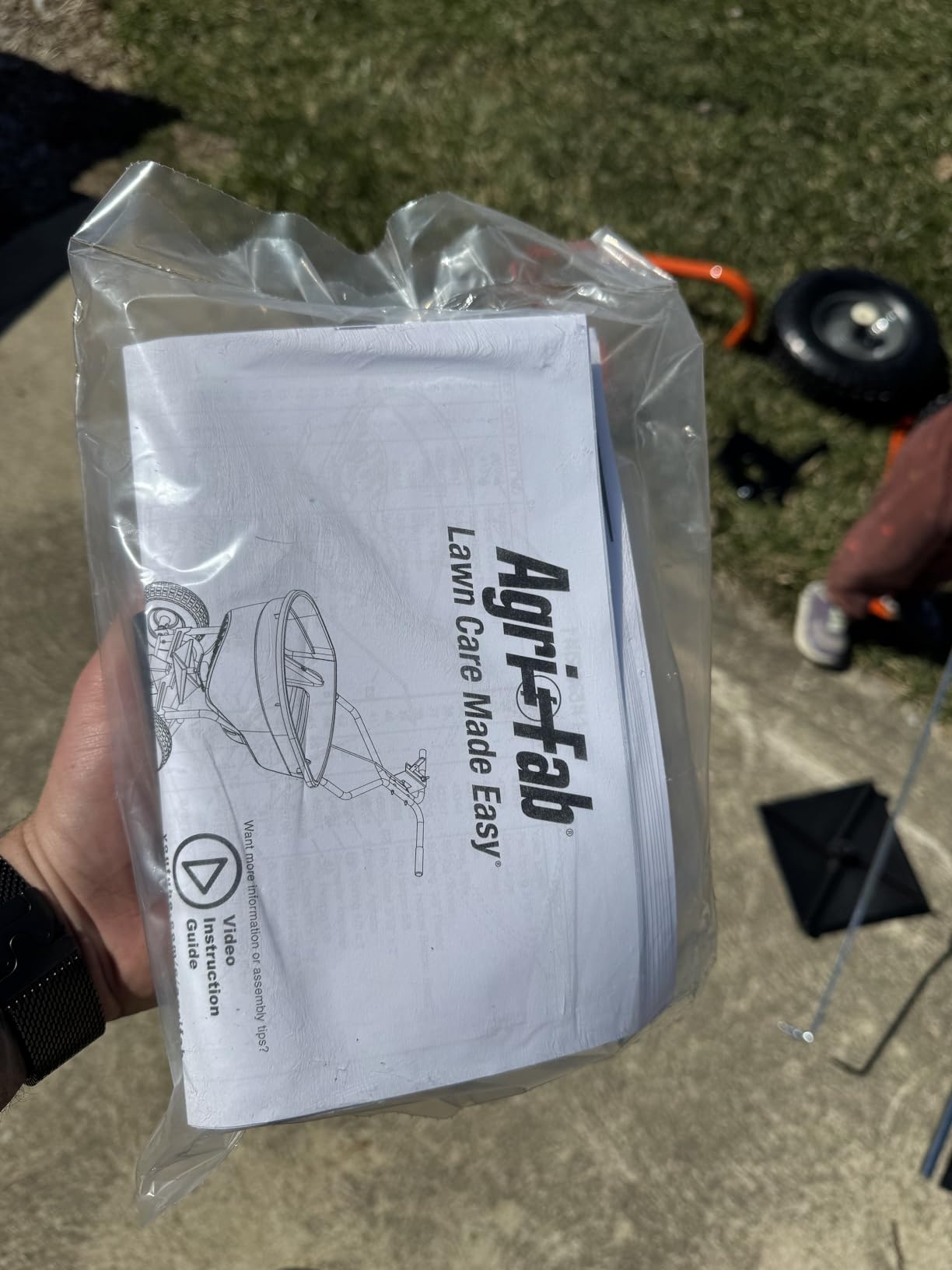 Agri-Fab 45-0614 130 lb. Push Lawn & Garden Broadcast Spreader for Seed,Fertilizer,Salt,Ice Melt; Walk Behind with Easy to use Flow Control Lever customer photo 1