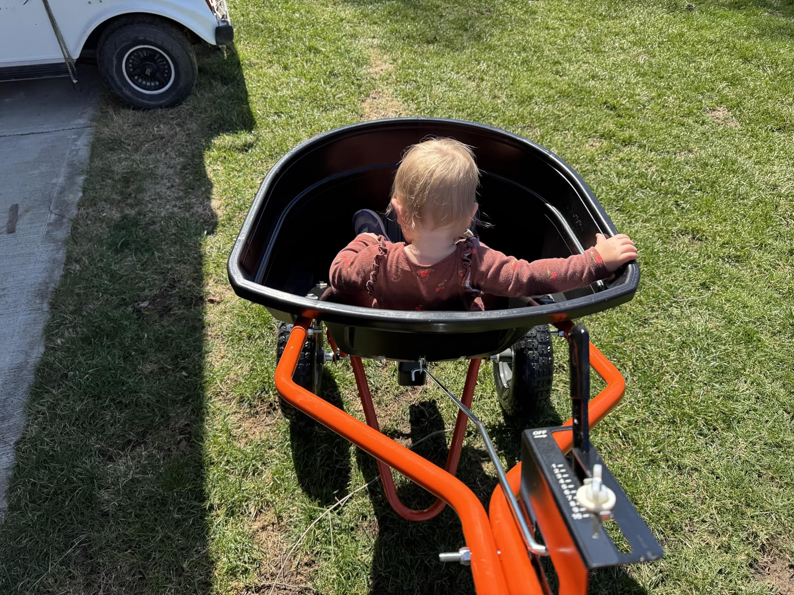 Agri-Fab 45-0614 130 lb. Push Lawn & Garden Broadcast Spreader for Seed,Fertilizer,Salt,Ice Melt; Walk Behind with Easy to use Flow Control Lever customer photo 2