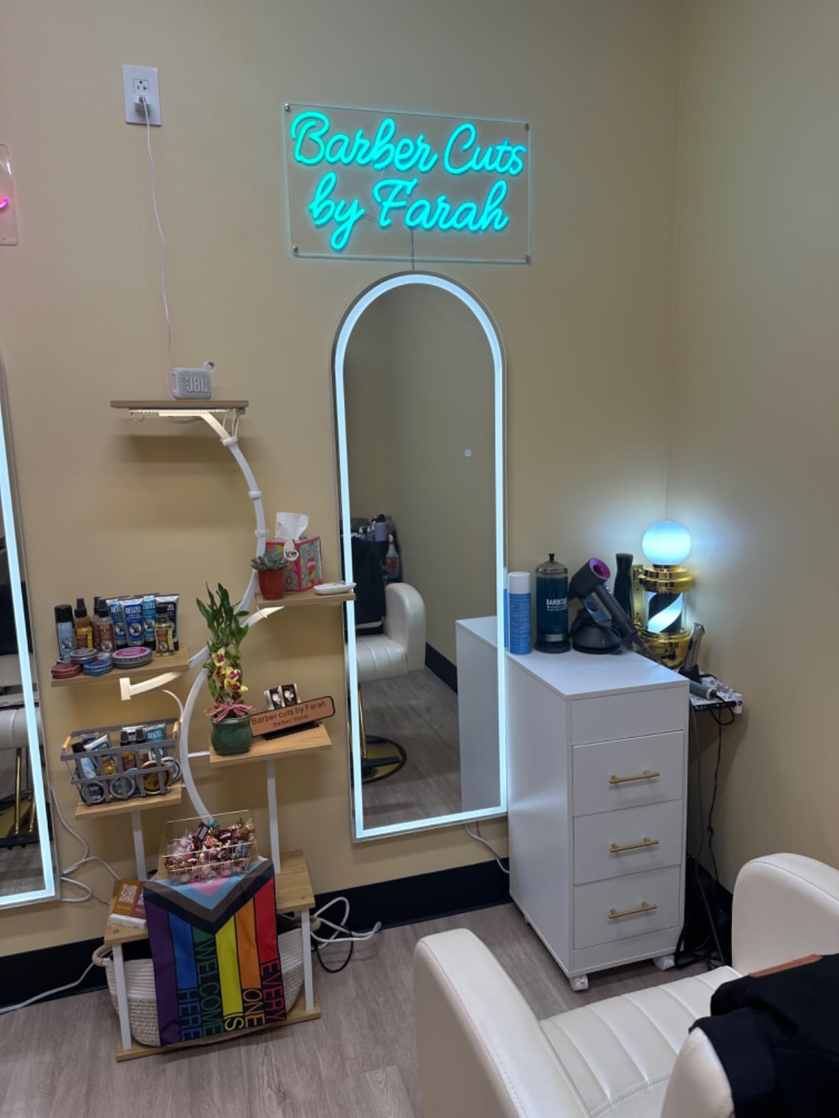 20'' Mini Black Barber Pole Light customer photo 2