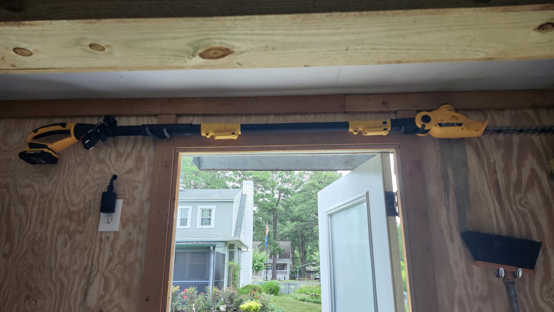 Alloyman 20V 2-in-1 Cordless Pole & Handheld Hedge Trimmer, Electric Hedge Trimmer with 2 Packs 4.0Ah Battery & Charger, 8.5-Feet Reach, 11 Rotating Head customer photo 1