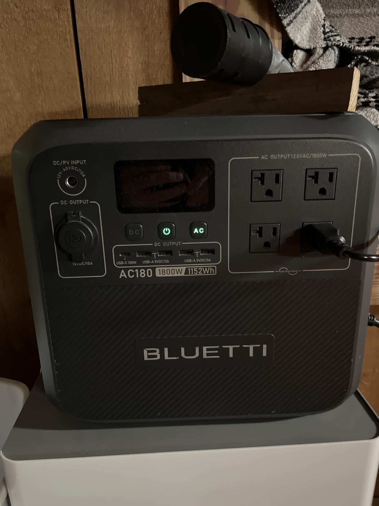 Bluetti AC180 Solar Generator with 200W Solar Panel, 1152Wh Portable Power Station w/ 4 1800W (2700W Surge) AC Outlets, LFP Power for Outdoor Camping, Trip, Power Outage customer photo 1