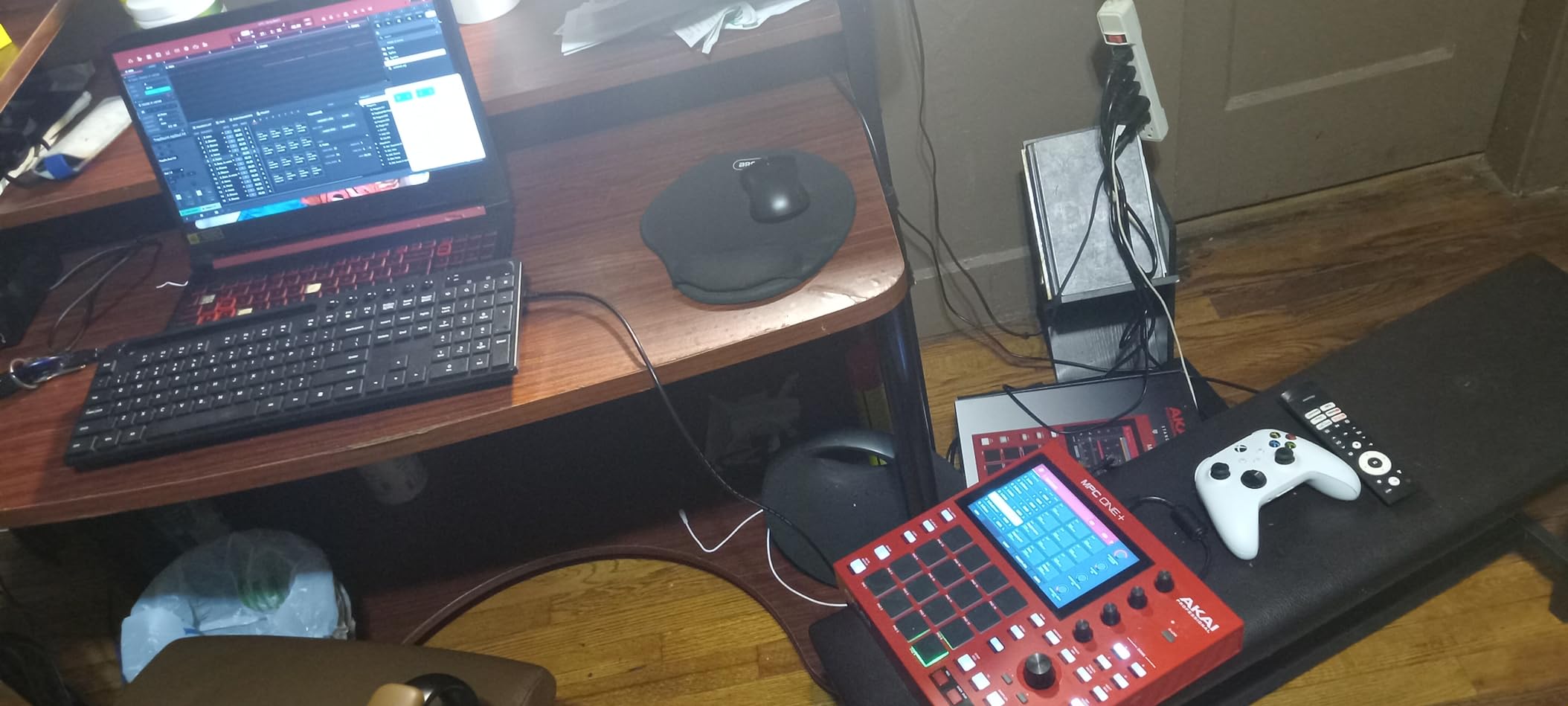 Akai Professional MPC One+ Standalone Drum Machine, Beat Maker and MIDI Controller with WiFi, Bluetooth, Drum Pads, Synth Plug-ins, Touchscreen, and Native Instruments Integration customer photo 1