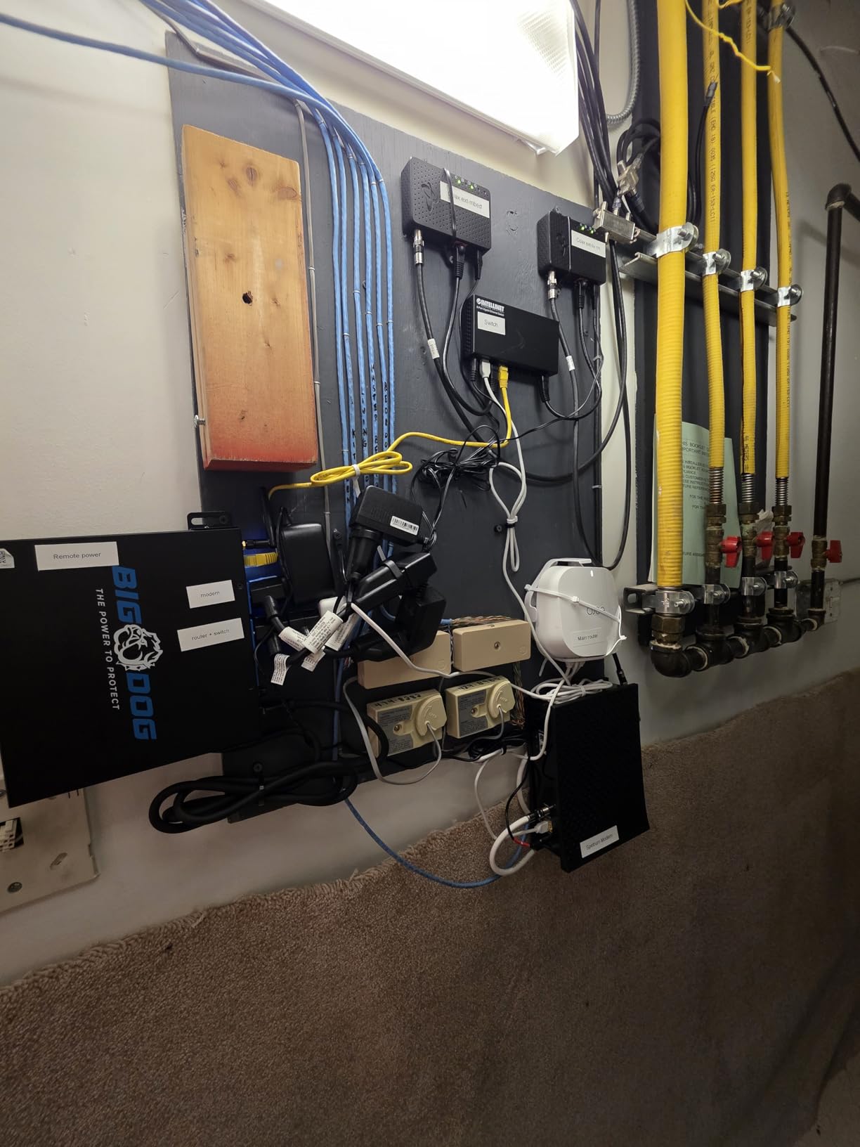 Hitron HTEM5 MoCA 2.5 Network Adapter (2-Pack) - Requires Connected Coax Network | Up to 2.5 Gbps Ethernet Over Coax | Ideal for Cable Internet Homes | Includes 2 Adapters, Coax & Ethernet Cables customer photo 2