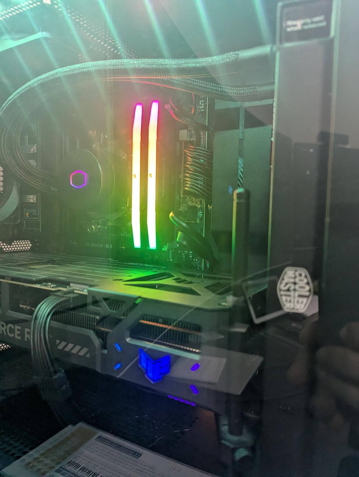Cooler Master 240L Core AIO CPU Liquid Cooler - 240mm Radiator, 2x ARGB PWM Fans, Patented Gen S Dual-Chamber Pump, Quiet Cooling & Easy Installation, AMD AM5/AM4 & Intel LGA 1851/1700, White customer photo 1