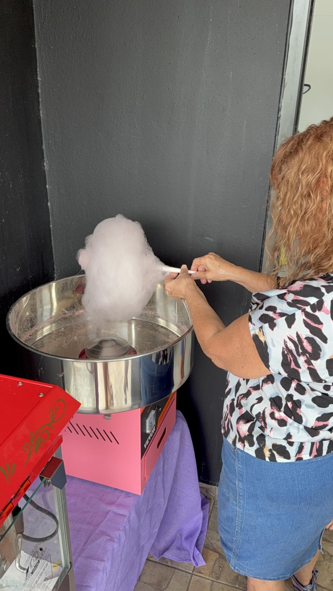 VEVOR Electric Cotton Candy Machine Cart with Cover, Commercial Floss Maker w/Stainless Steel Bowl, Sugar Scoop and Drawer, Perfect for Home, Carnival, Kids Birthday, Family Party, Pink customer photo 2