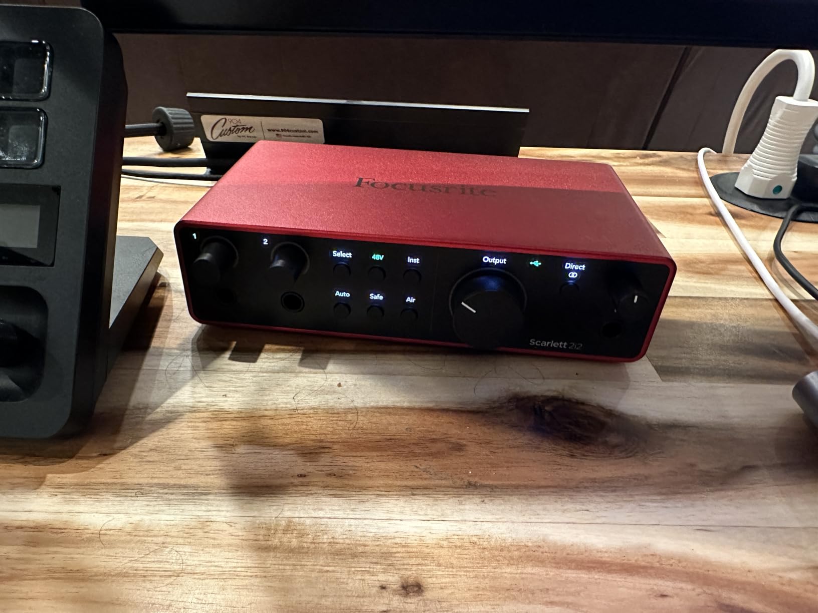 Focusrite Scarlett 2i2 4th Gen USB Audio Interface for Recording, Songwriting, Streaming and Podcasting customer photo 1