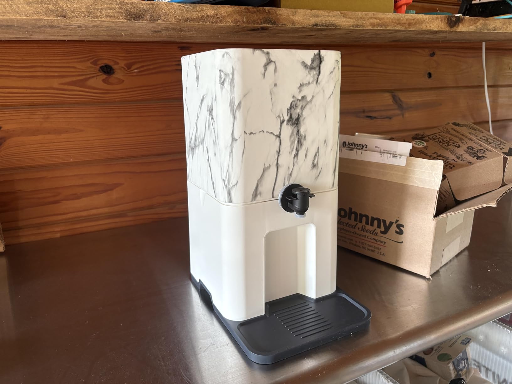 Bebly Box Drink Dispenser and Wine Dispenser | Marble Design | Insulated - No Sweating - No Watered Down Drinks - Simple - Stylish - Mess Free Beverage Dispenser | Includes Freezable, Reusable 3L Bag customer photo 1