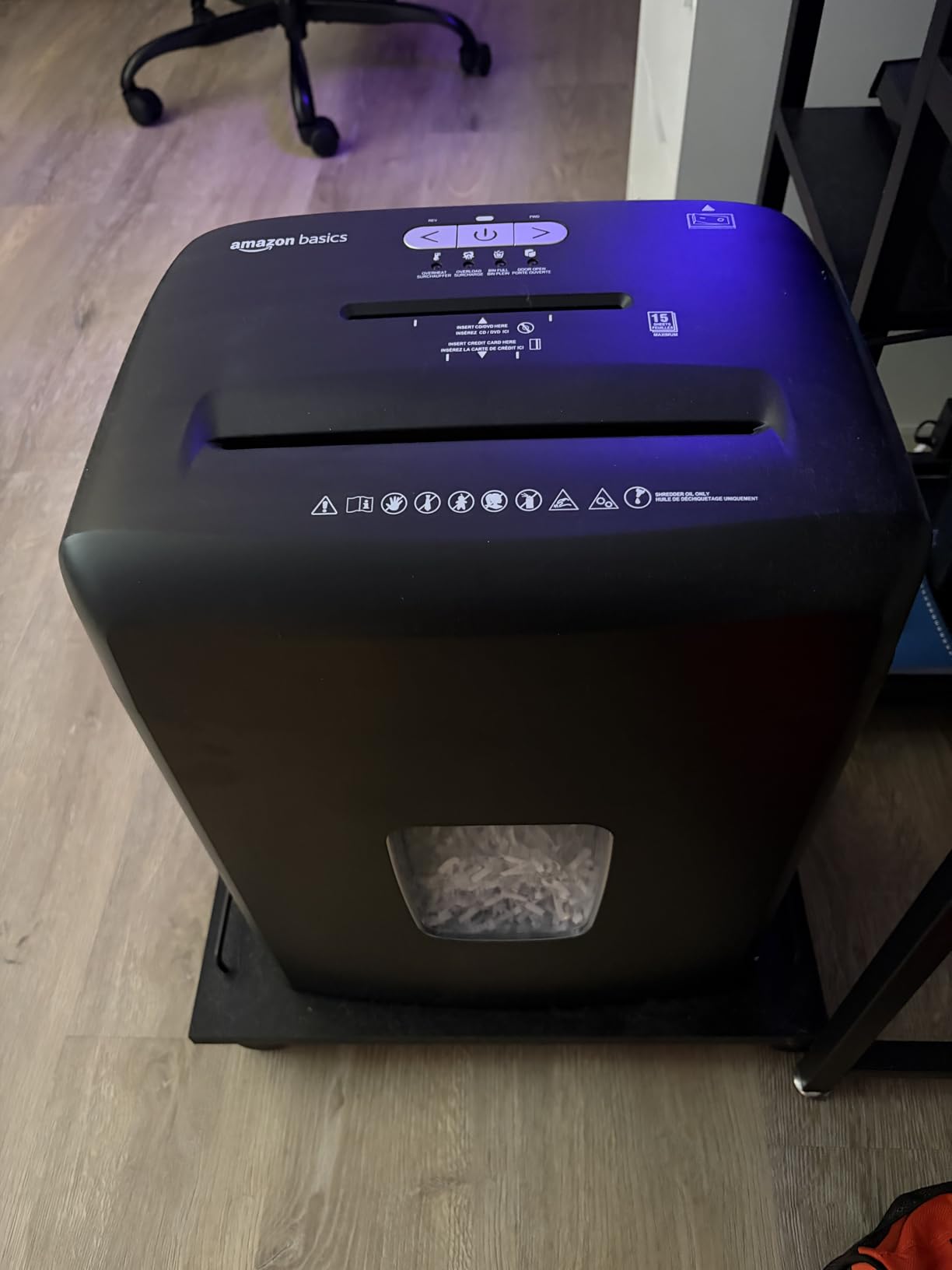 Amazon Basics 8-Sheet High Security Cross Cut Paper and Credit Card Shredder with P-4 Security, Auto Shut-off, Black customer photo 2