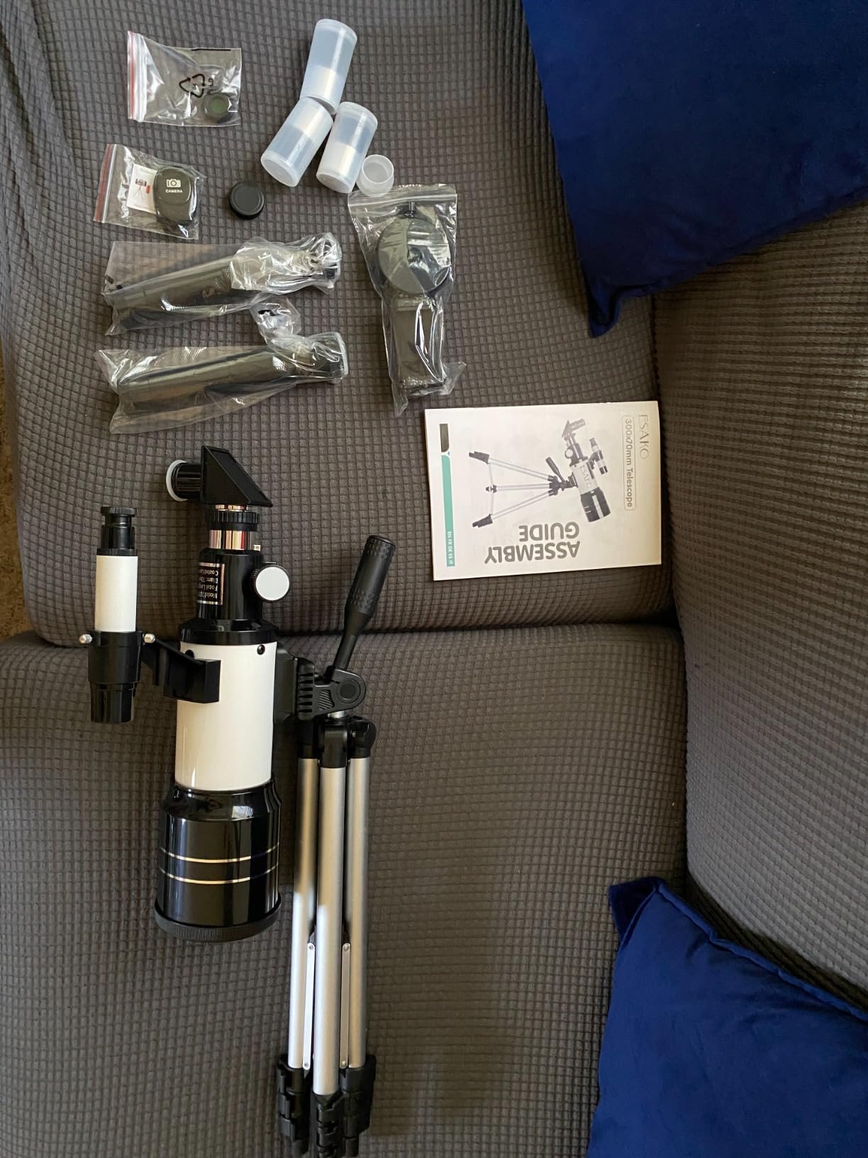 ESAKO Telescope for Kids & Beginners, 70mm Aperture Portable Telescopes with 3 Eyepieces, Height Adjustable Tripod & Phone Adapter & Remote Control customer photo 2