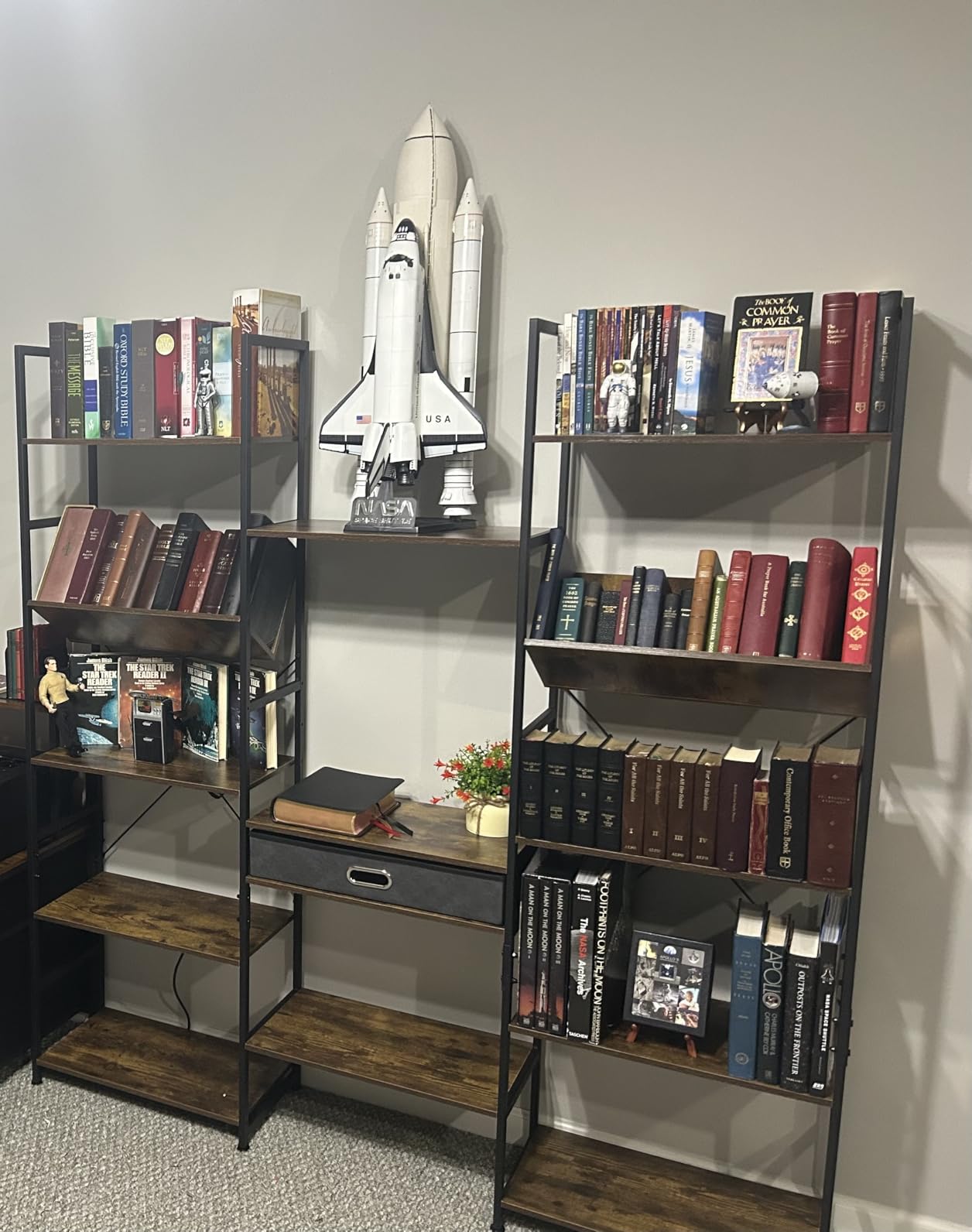 NUMENN Triple Wide 5 Tier Bookshelf, Rustic Industrial Style Bookcases with 14 Open Display Shelves, Modern Tall Bookcase Furniture for Bedroom, Living Room and Home Office, Vintage customer photo 1