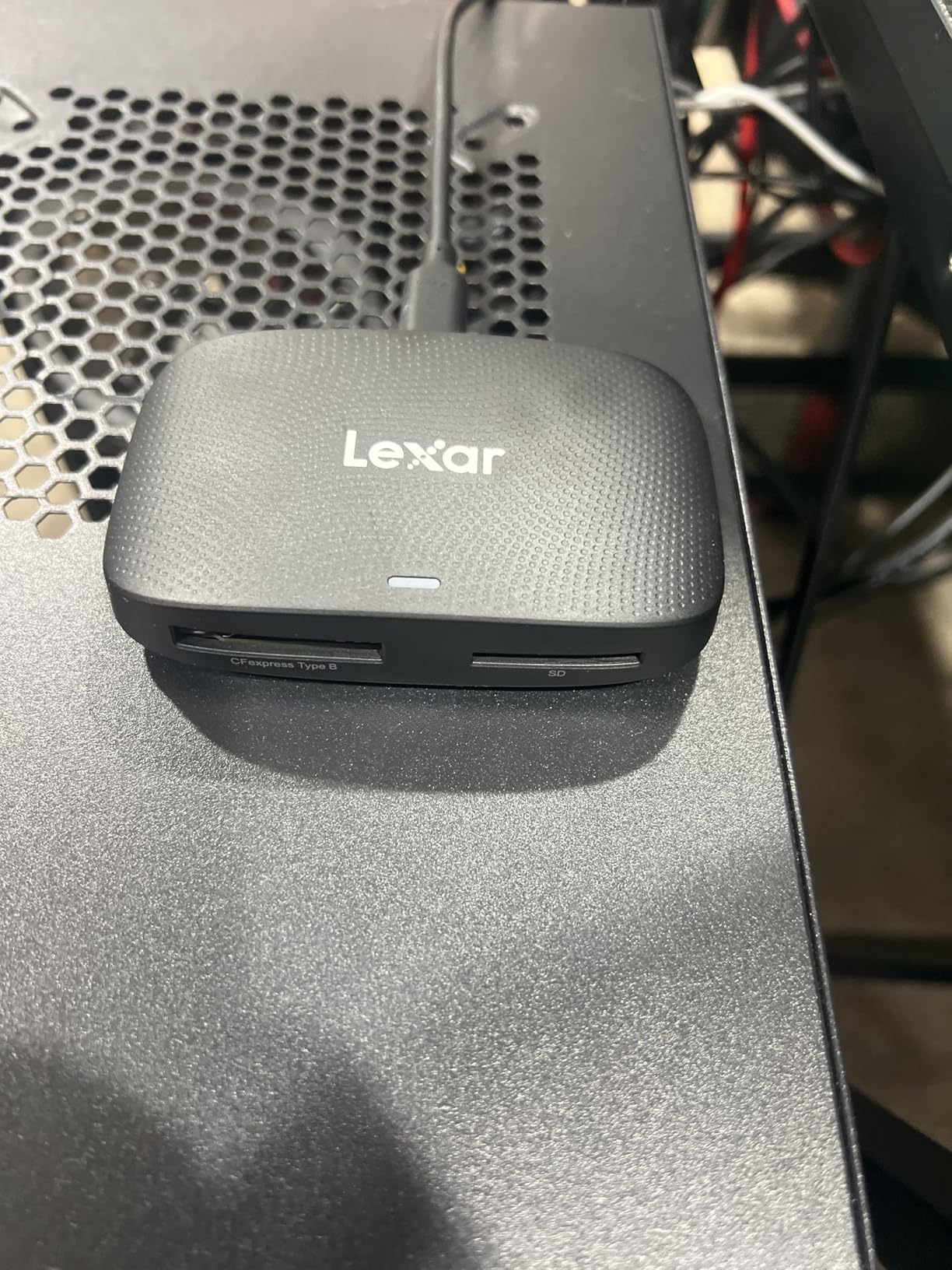 Lexar Professional CFexpress Type B / SD USB 3.2 Gen 2 Reader, Transfer Speeds Up To 10Gbps, Designed for CFexpress Type B and SD Cards (LRW520U-RNBNG) customer photo 1