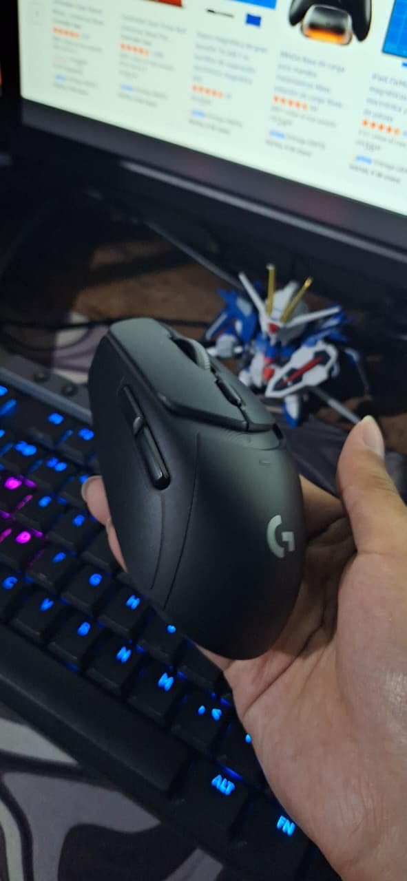Logitech G309 Lightspeed Wireless Gaming Mouse, Lightweight, LIGHTFORCE Hybrid Switches, Hero 25K Sensor, 300+ Hour Battery Life with AA Battery, 6 Programmable Buttons, PC & Mac - White customer photo 1