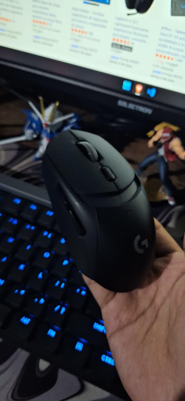 Logitech G309 Lightspeed Wireless Gaming Mouse, Lightweight, LIGHTFORCE Hybrid Switches, Hero 25K Sensor, 300+ Hour Battery Life with AA Battery, 6 Programmable Buttons, PC & Mac - White customer photo 2