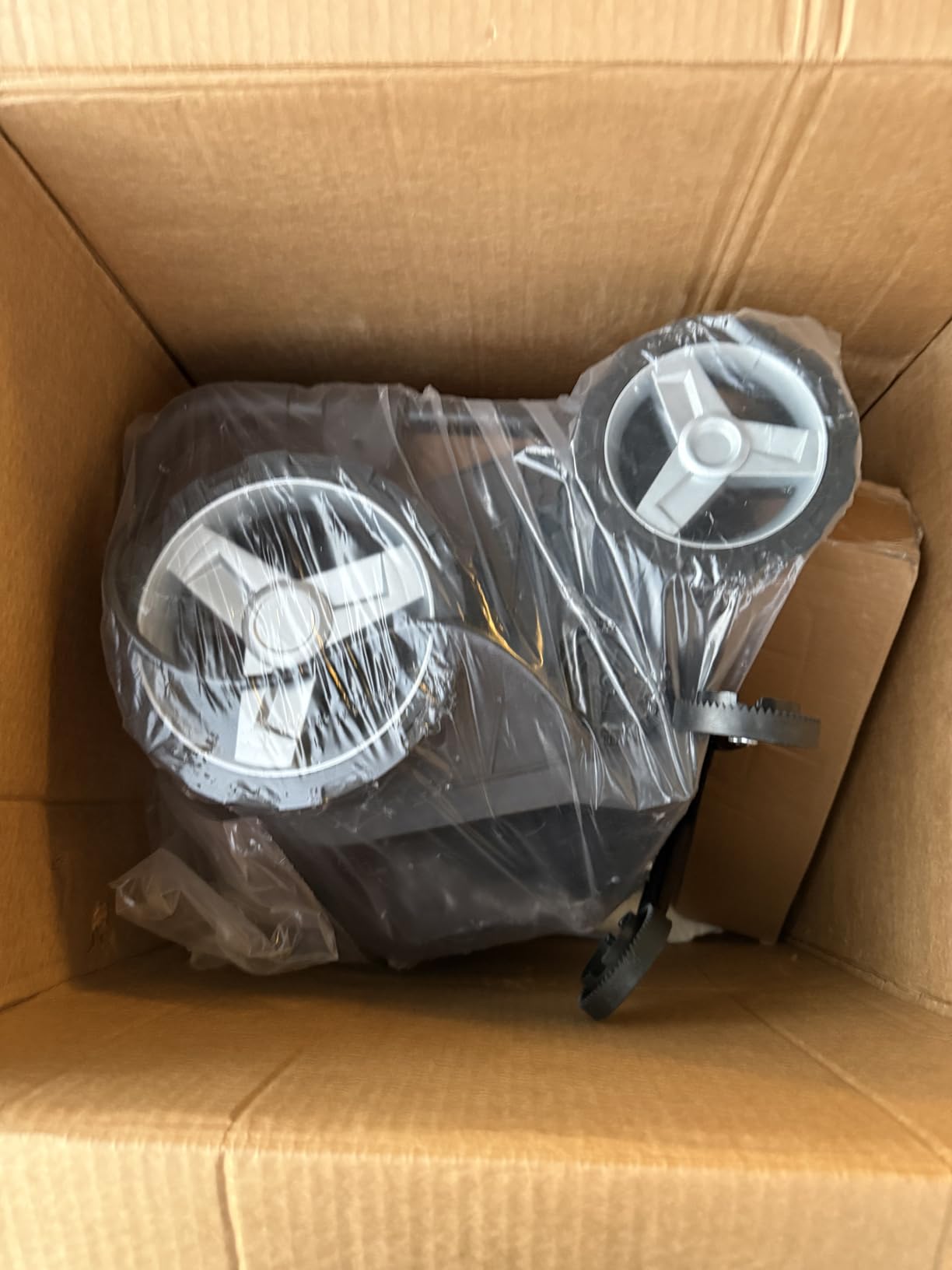 Worx 40V Cordless Lawn Dethatcher, 2 in 1 Dethatcher & Scarifier with Brushless Motor, Electric Dethatcher Removes Deep Thatch & Improves Grass Health, 2 × 4.0 Ah Batteries & Charger Included, WG855 customer photo 1