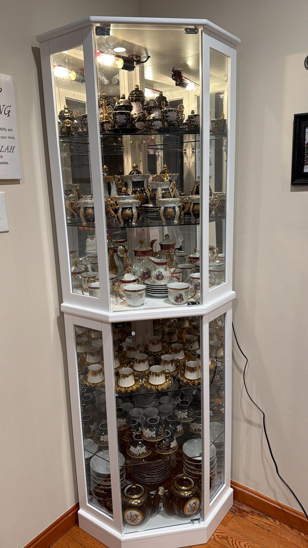 BELLEZE Lighted 3-Side Glass Display Curio Cabinet with Tempered Glass Doors and Shelves, Curved Wood Corner Cabinet with Bulb, Corner Curio Storage Rack for Bar and Liquor Storage - Ashfield (White) customer photo 1