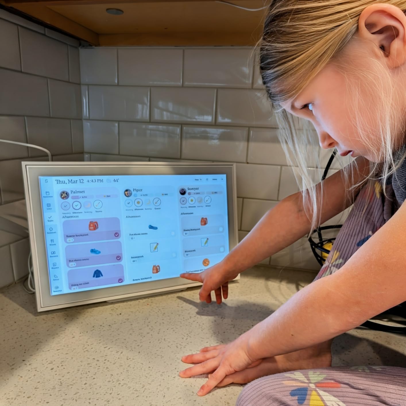 Skylight Calendar: 15-inch Wall Planner Digital Calendar & Chore Chart, Smart Touchscreen Interactive Display for Family Schedules - Wall Mount Included, Great for Organizing Your 2026 Calendar customer photo 2