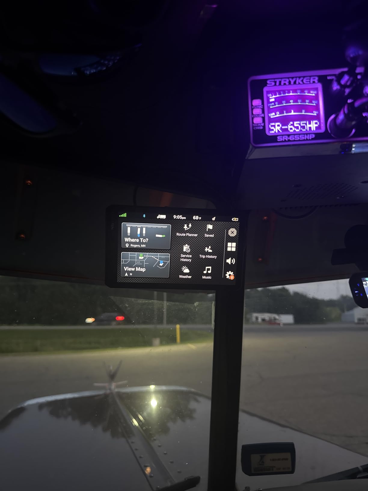 Garmin dezl OTR710, Large, Easy-to-Read 7 inch GPS Truck Navigator, Custom Routing, High-Resolution Birdseye Satellite Imagery, Directory of Trucking & Trailer Services (Renewed) customer photo 1
