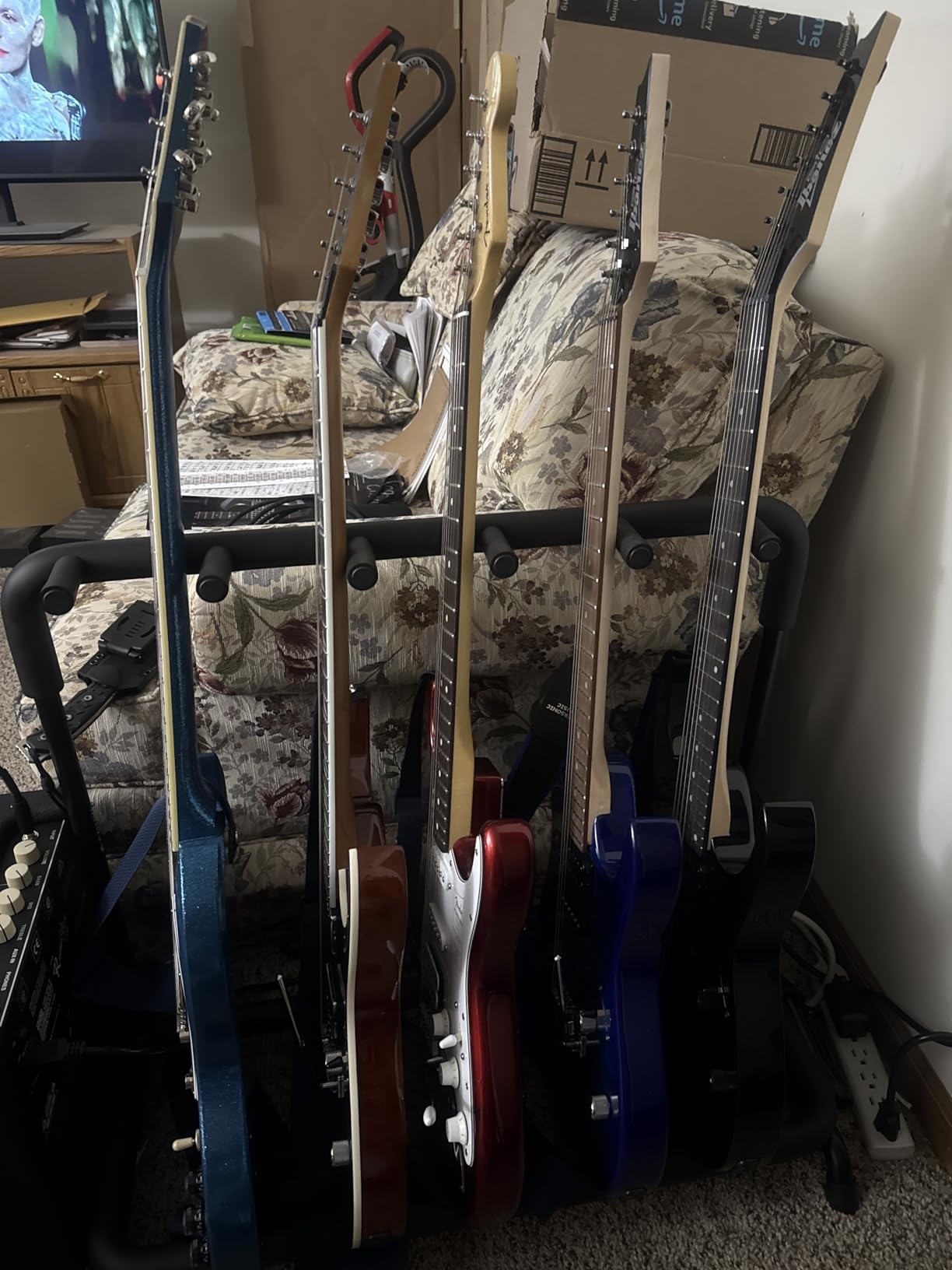 CAHAYA Multi Guitar Rack: Acoustic Guitar Display Rack 5 Holder Thick Padding Guitar Rack Holder Floor Stand for Classical Acoustic Electric Guitars and Bass CY0345 customer photo 1
