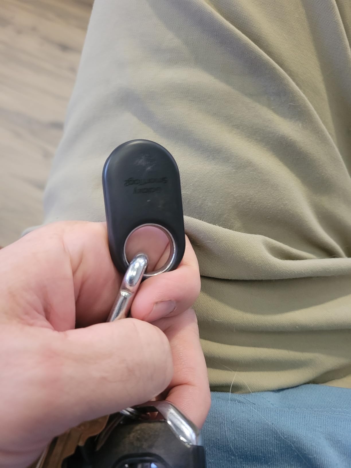 Samsung Galaxy SmartTag2, Bluetooth Tracker, Smart Tag Tracking Device, Item Finder for Keys, Wallet, Luggage, Pets, Use w/ Phones and Tablets Android 11 or Later, 2023, 1 Pack, White customer photo 2