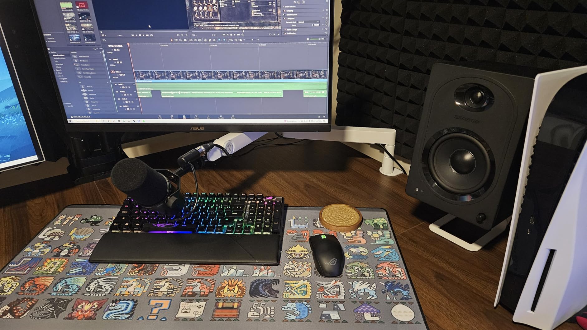 Shure SM7dB Dynamic Vocal Microphone with Built-in Preamp - Studio Mic for Streaming, Podcasting, and Recording - Smooth Sound, Wide Frequency Range, Rugged Build, Windscreen Included, XLR, Black customer photo 1