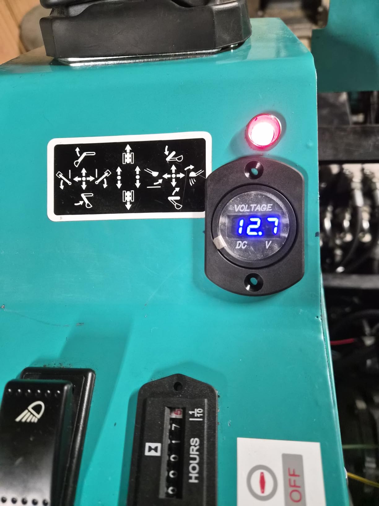 DaierTek Battery Voltage Meter Waterproof DC 12V 24V LED Voltmeter Panel 12 Volt 24 Volt 36 Volt Battery Monitor with Blue Light Round Digital Voltage Display for Marine Boat Car Automotive Motorcycle customer photo 2