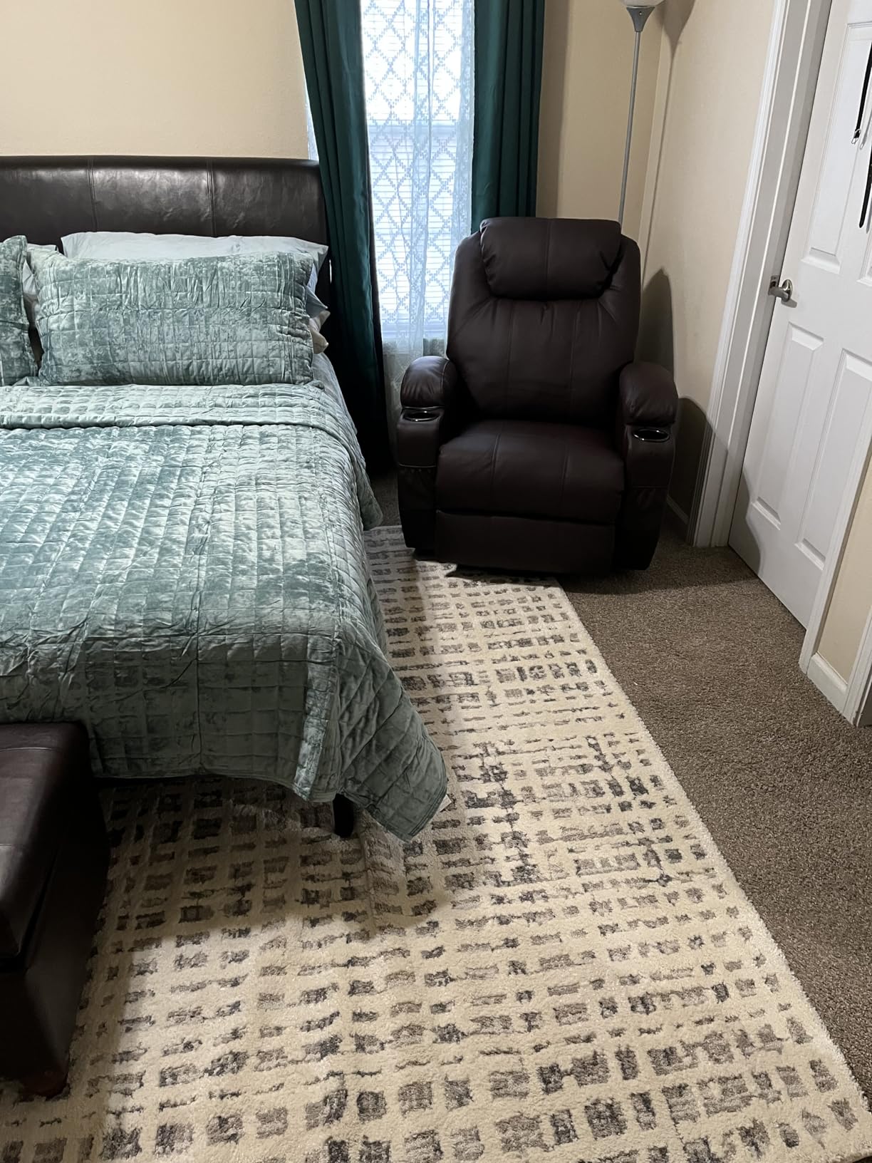 Korser Recliner Chair, Rocking Chair with Massage and Heat, 360 Swivel Recliner Chairs for Adults, Rocker Manual Recliner with Remote Control and Cup Holder for Living Room, Bedroom, Nursery customer photo 2