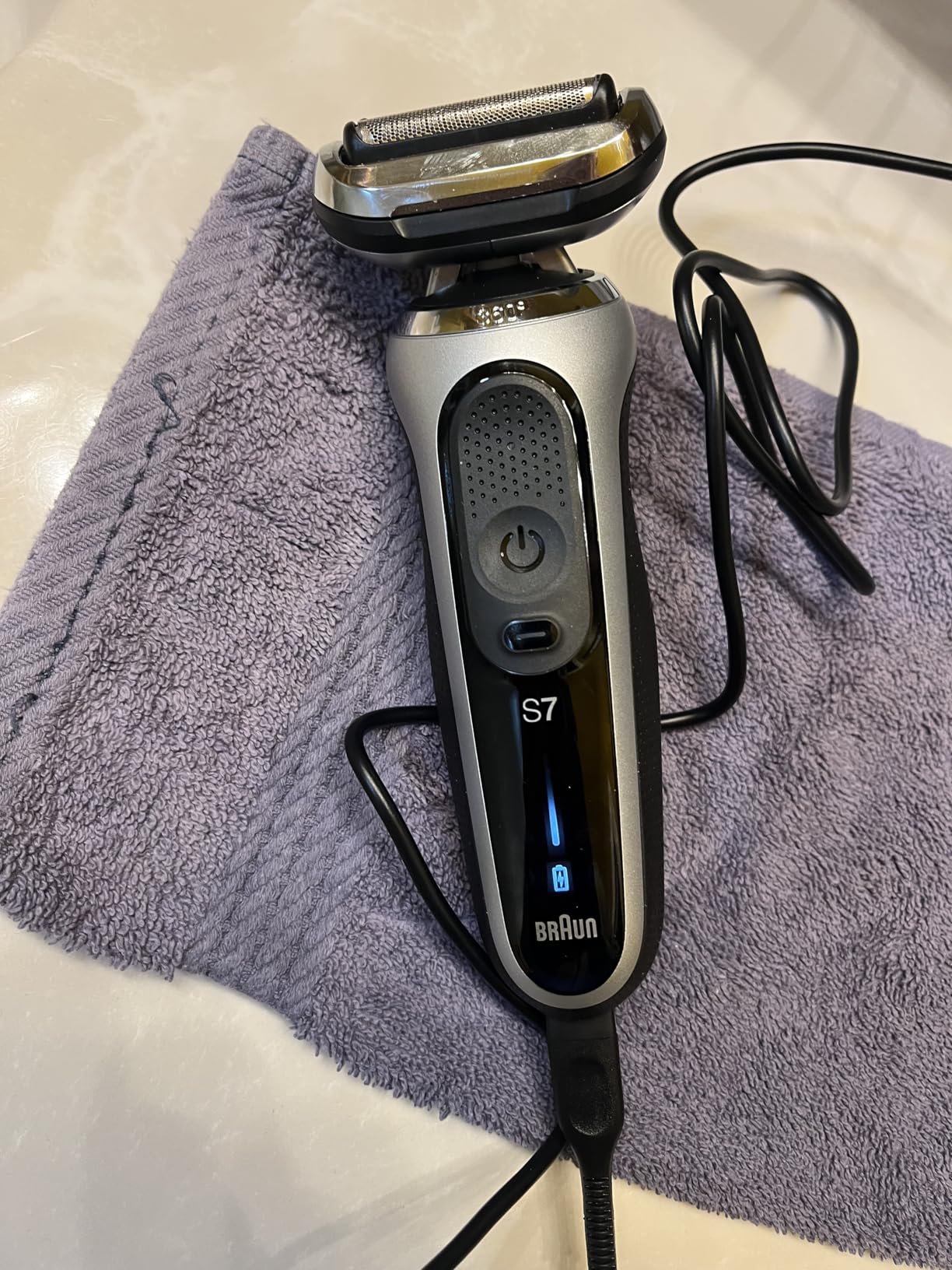 Braun Series 7 7032cs Flex Electric Razor for Men, Wet & Dry, Electric Razor, Rechargeable, Cordless Foil Shaver with Beard Trimmer and Charging Stand, Silver customer photo 1
