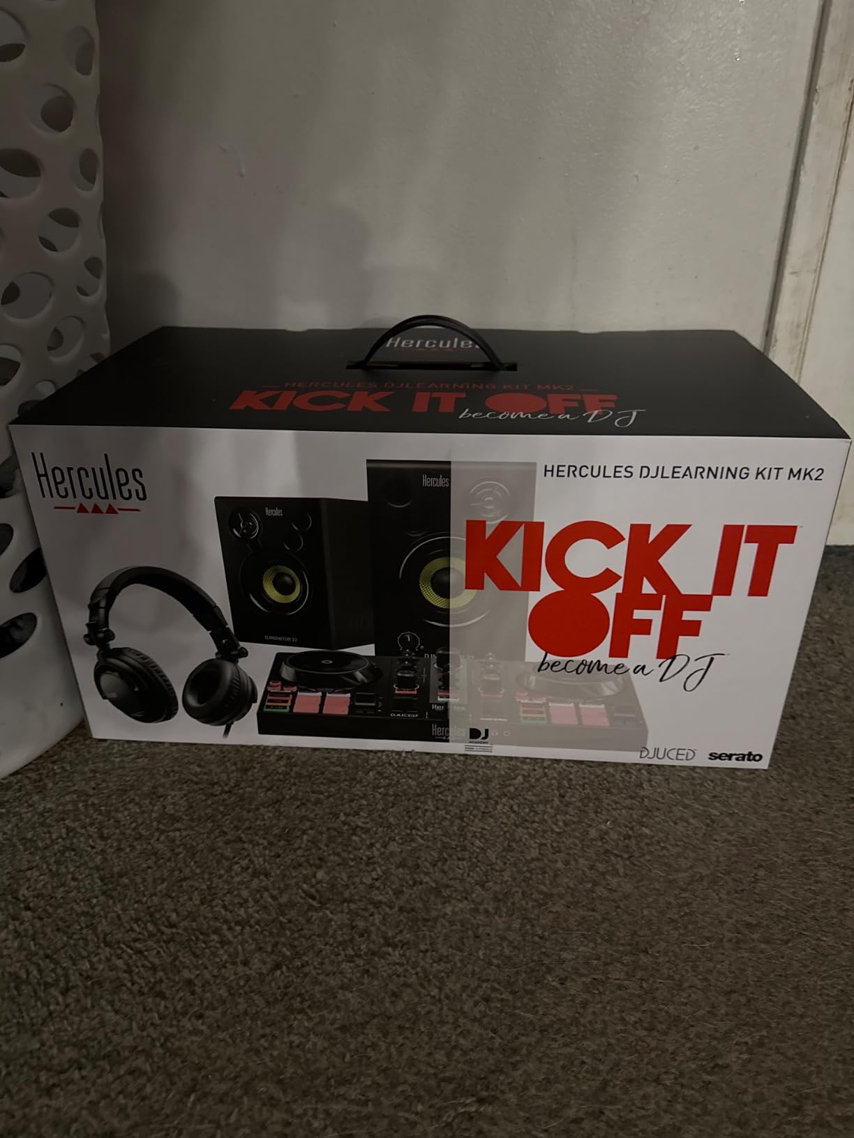 Hercules DJLearning Kit MK II including the DJ Inpulse 200 MK II controller, HD45 headphones and DJ Monitor 32 speakers customer photo 1