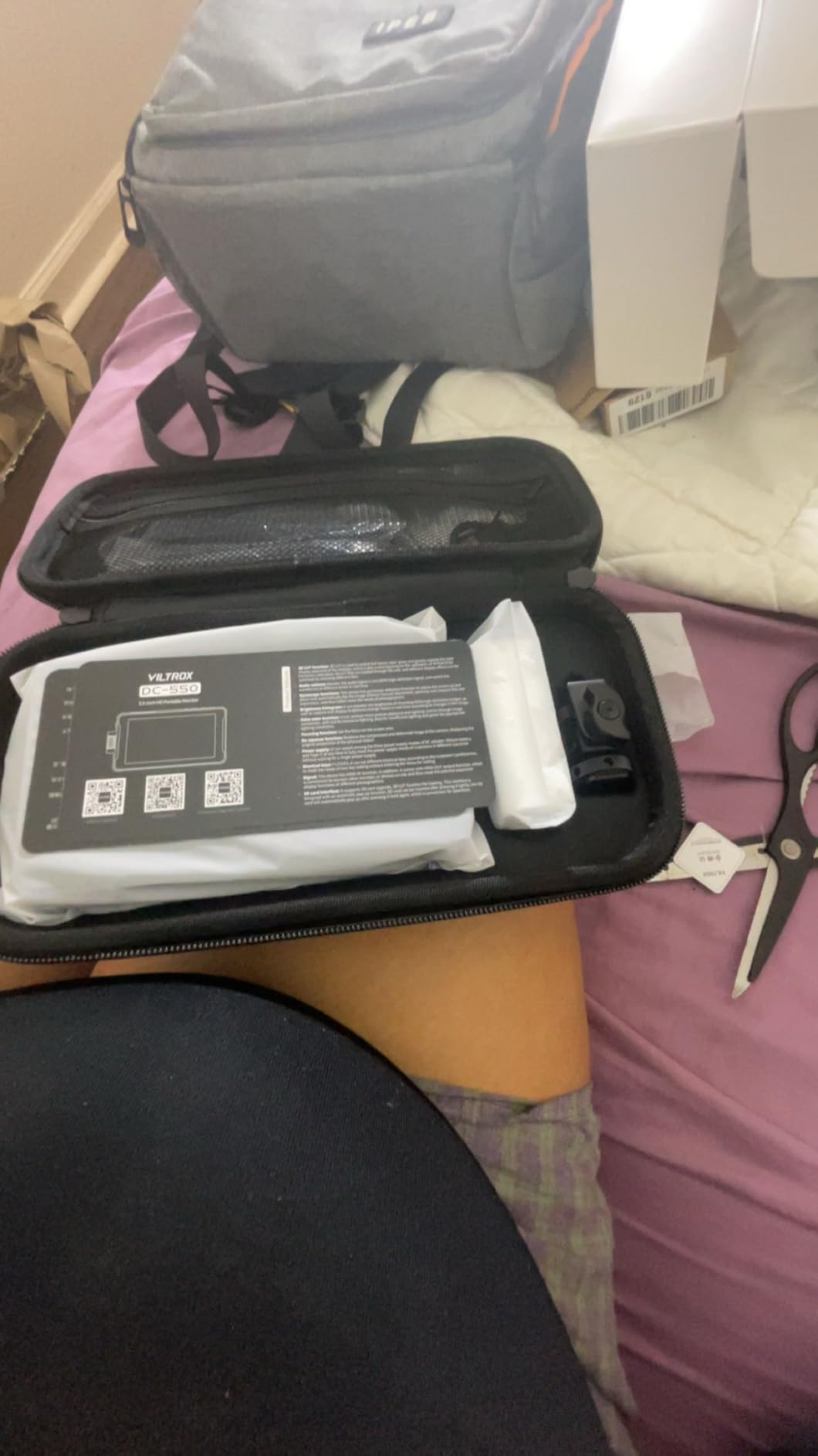 VILTROX DC-550 Touch Screen DSLR Camera Field Monitor 1200 Nits High-Bright 5.5 inch DSLR Camera Monitor with Sunshade Hood/Battery 3D LUT HDR 4K HDMI in and Out Exposure Focus Assist customer photo 2