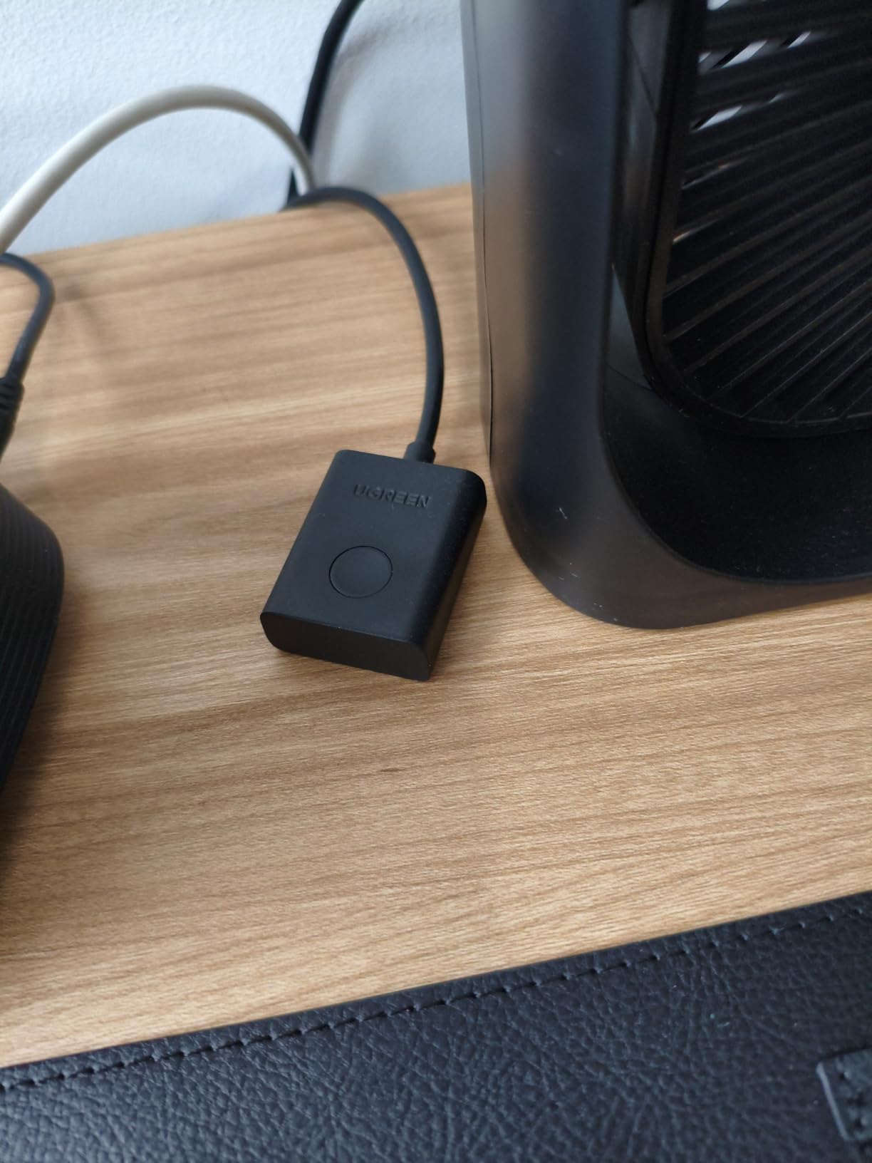 UGREEN HDMI KVM Switch 1 Monitor 2 Computers, with 4 USB Ports 4K@60Hz KVM Switches for Sharing One Monitor Keyboard Mouse Printer with 2 HDMI Cables, 2 USB Cables, Desktop Controller customer photo 1