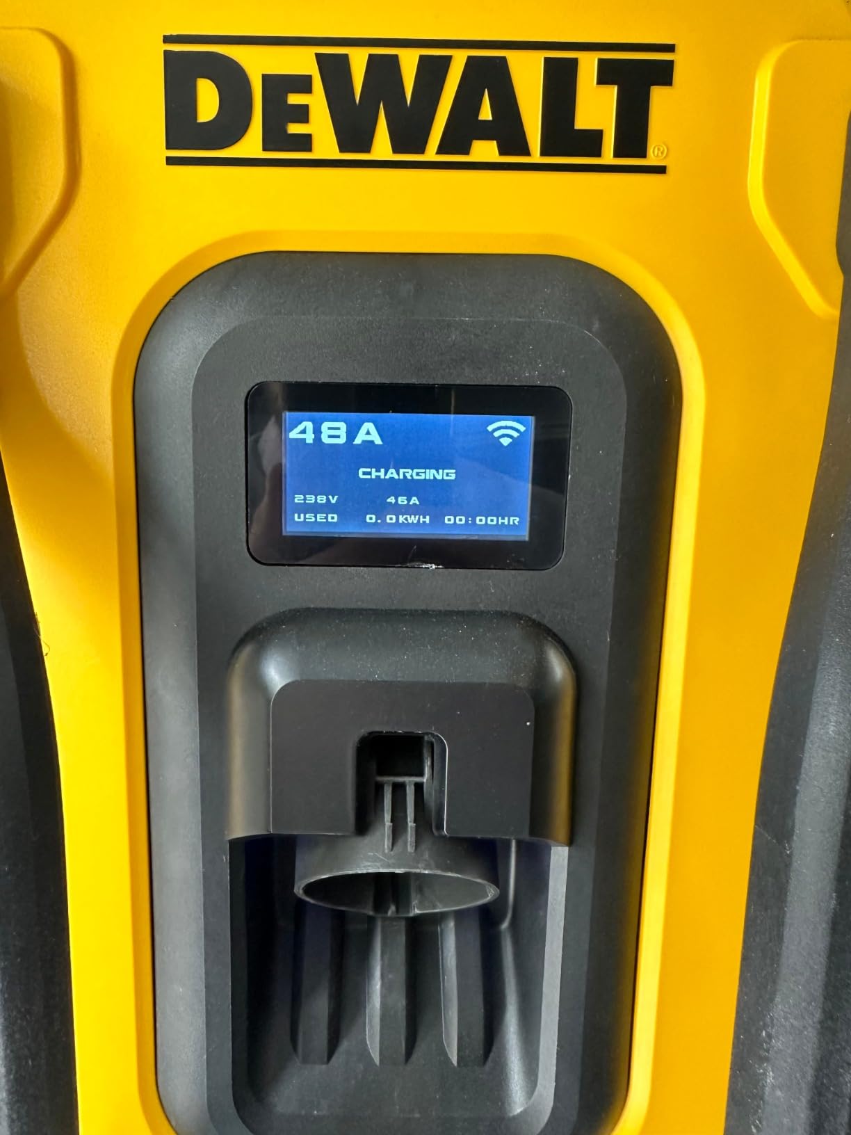 DEWALT Electric Vehicle Level 2 EV Charger up to 48 Amps 240V, App Control Bluetooth & Wi-Fi, CSA Certified Indoor/Outdoor Hardwired Wall Mounted Charging Station with 25 ft. Cable customer photo 2