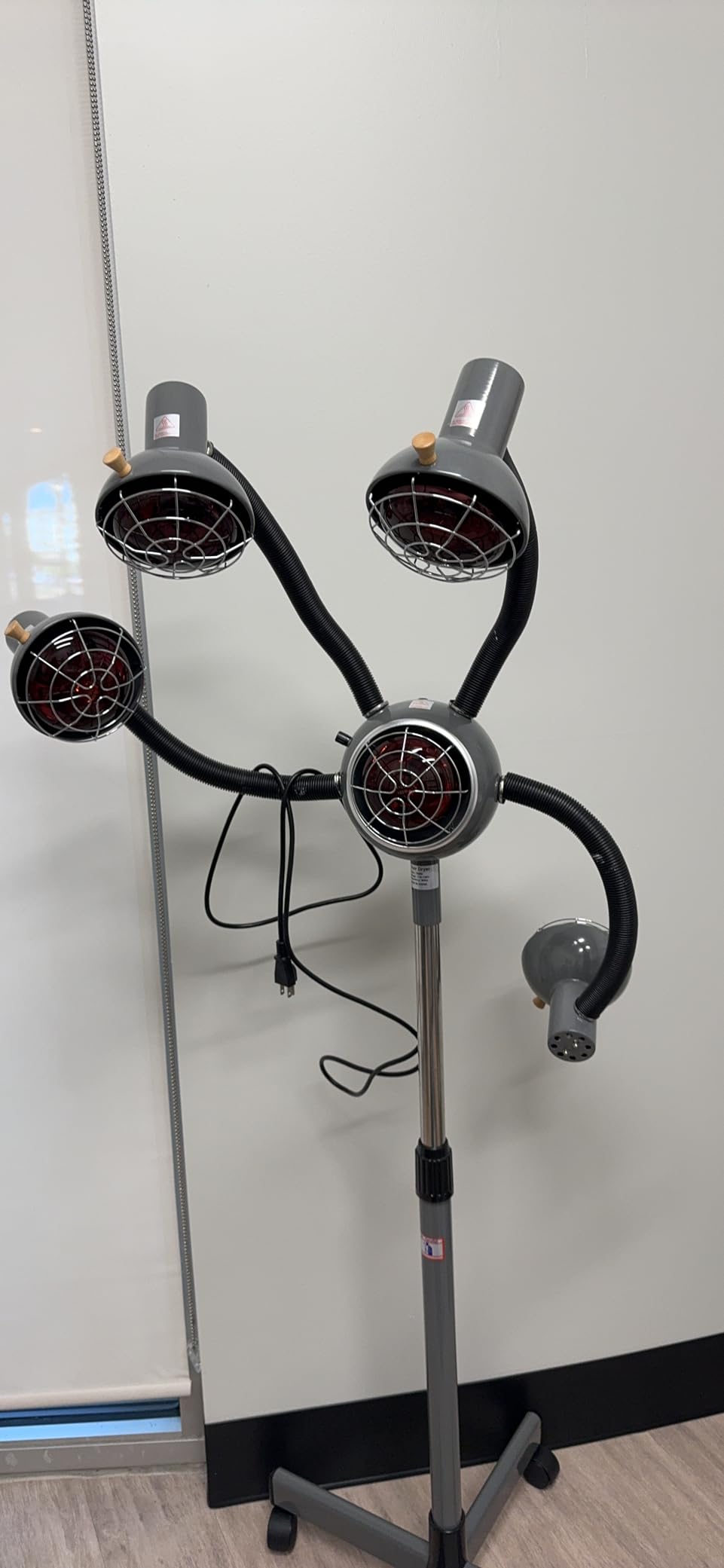 SyyBhb Infrared Hair Color Processor, Adjustable 5 Head Hair Heat Lamps for Salon, Stand up Hair Styling Perming Dryer, Home Salon Use customer photo 2