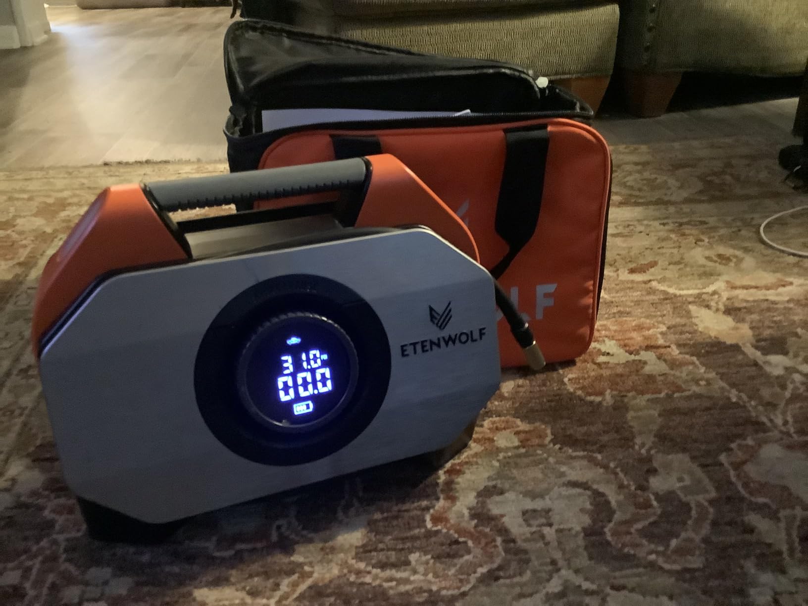 ETENWOLF VORTEX S6 Tire Inflator Portable Air Compressor for Heavy-duty Vehicle, Cordless with 19200 mAh Battery, 100% Duty Cycle & Dual Cylinder customer photo 2