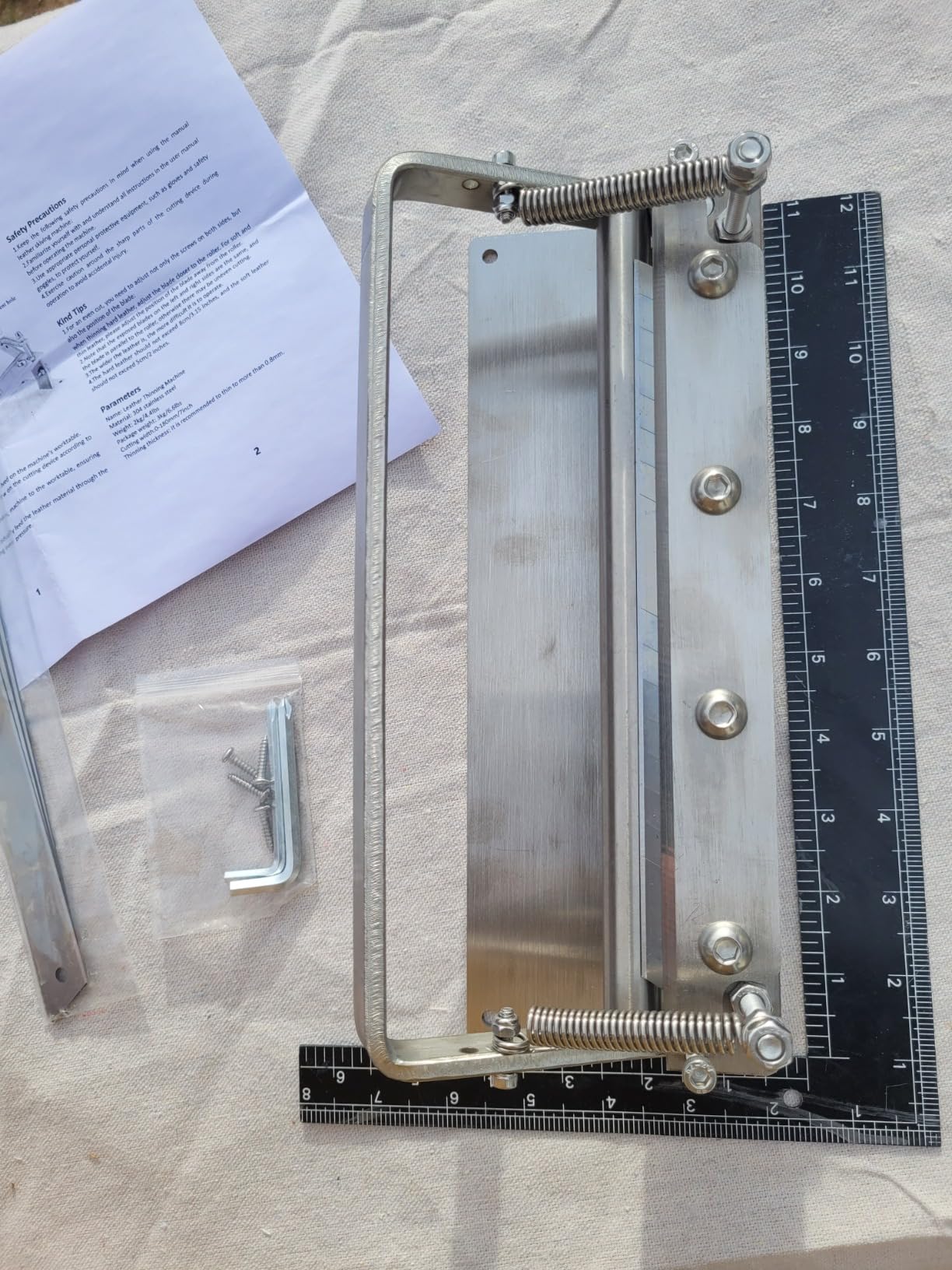 Leather Skiver Splitter, Stainless Steel Manual Leather Skiving Machine with 8.27 inch Blades Leather Peeling Machine DIY Leather Strap Cutting Tool for Leather Thinning Work customer photo 1