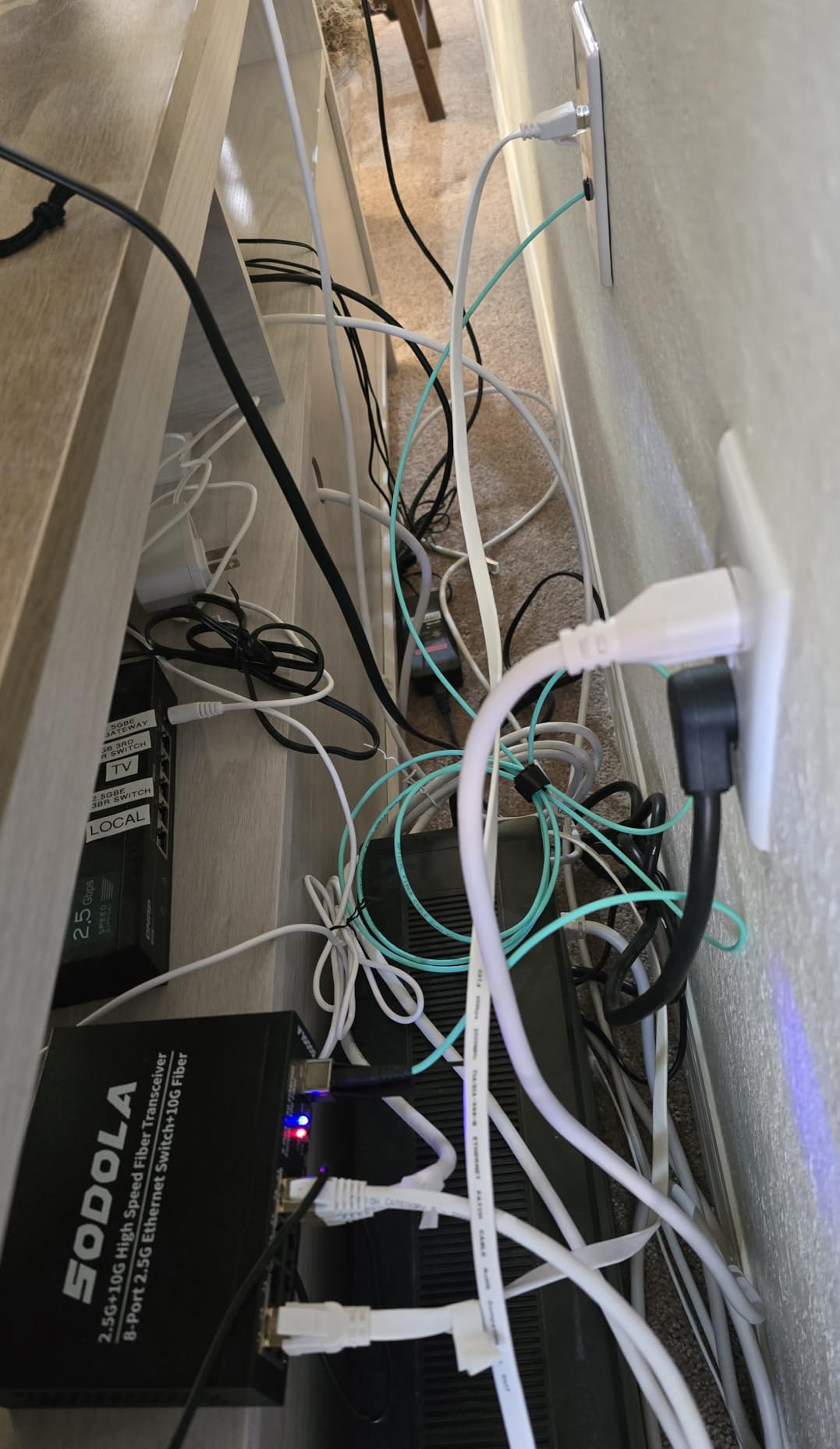 SODOLA 8-Port Unmanaged 2.5G Switch, 8 x 2.5GBASE-T Ports, 1X10G SFP+, 100Gbps Switching Capacity, Fanless, Metal, Plug & Play 2.5Gb Network Switch customer photo 1