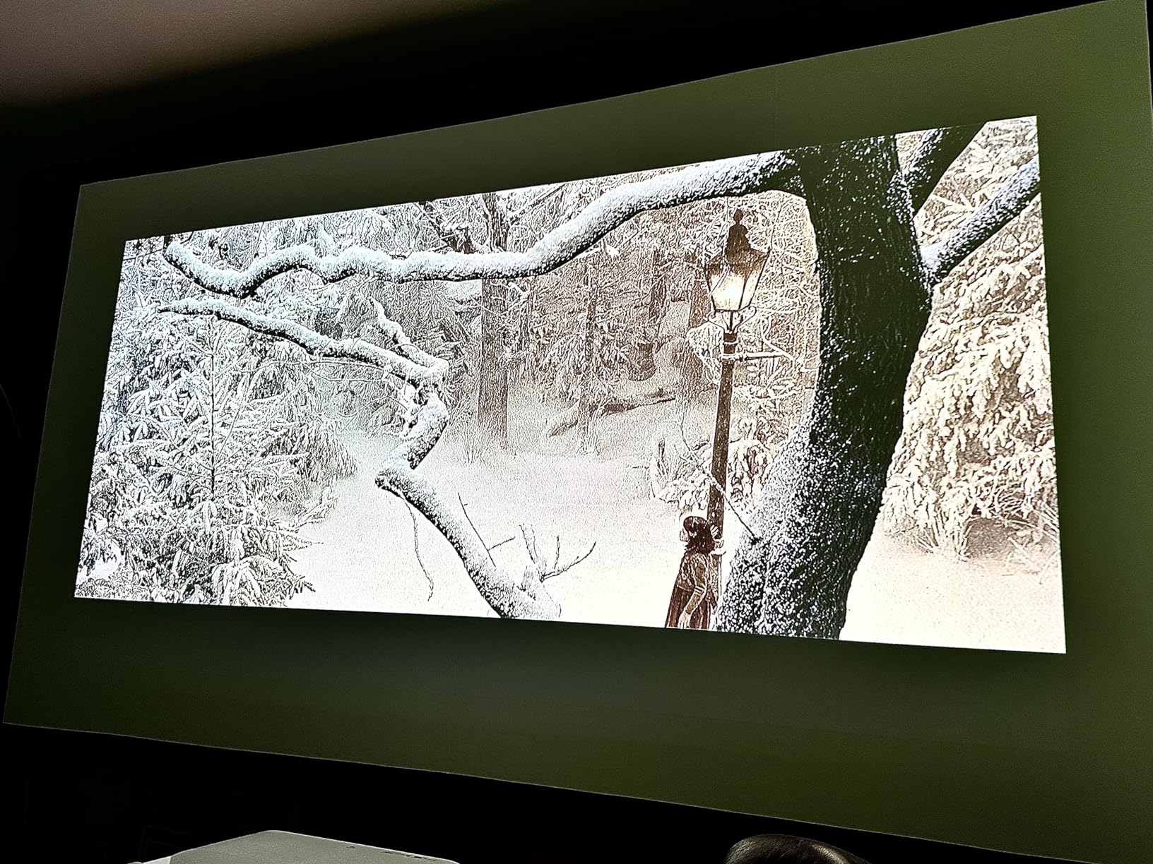 Epson EpiqVision Ultra LS650 Short Throw 3-Chip 3LCD Smart Streaming Laser Projector 4K PRO-UHD, HDR, 3600 Lumens, up to 120 inches, Setting Assistant, Android TV, Sound by Yamaha - White customer photo 1