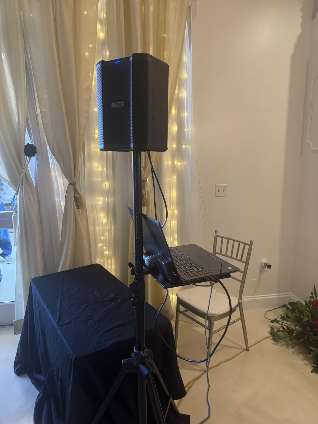 ALTO Busker 200W Portable PA Speaker System with Rechargeable Battery, Bluetooth, 3-Channel Mixer, Alesis FX, App Control, USB Charging customer photo 1