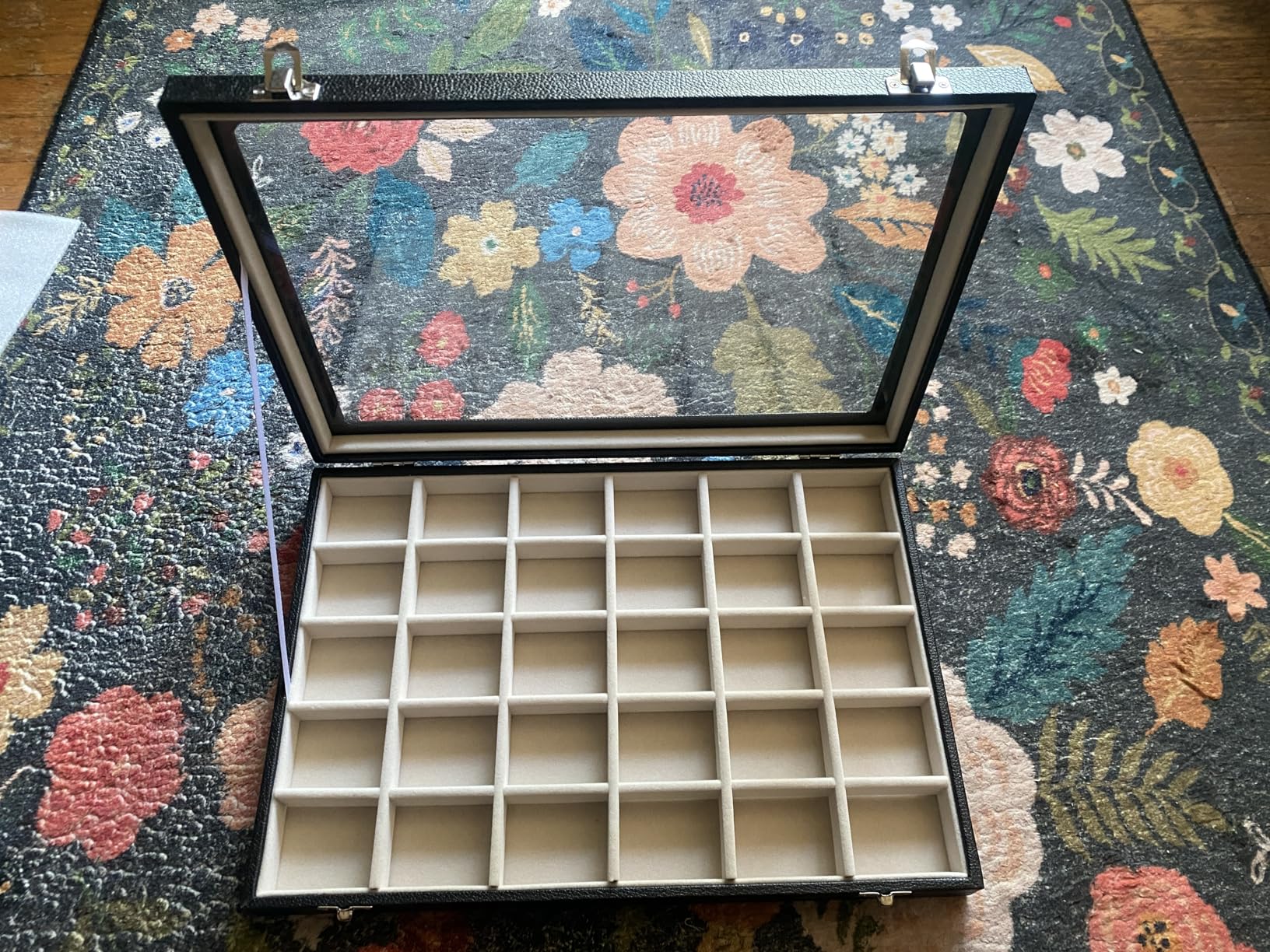 Stratalife Earring Organizer Jewelry Holder Organizer Drawer Earring Storage Jewelry Tray with Clear Lid Ring Box Anti Tarnish 30 Grid customer photo 2